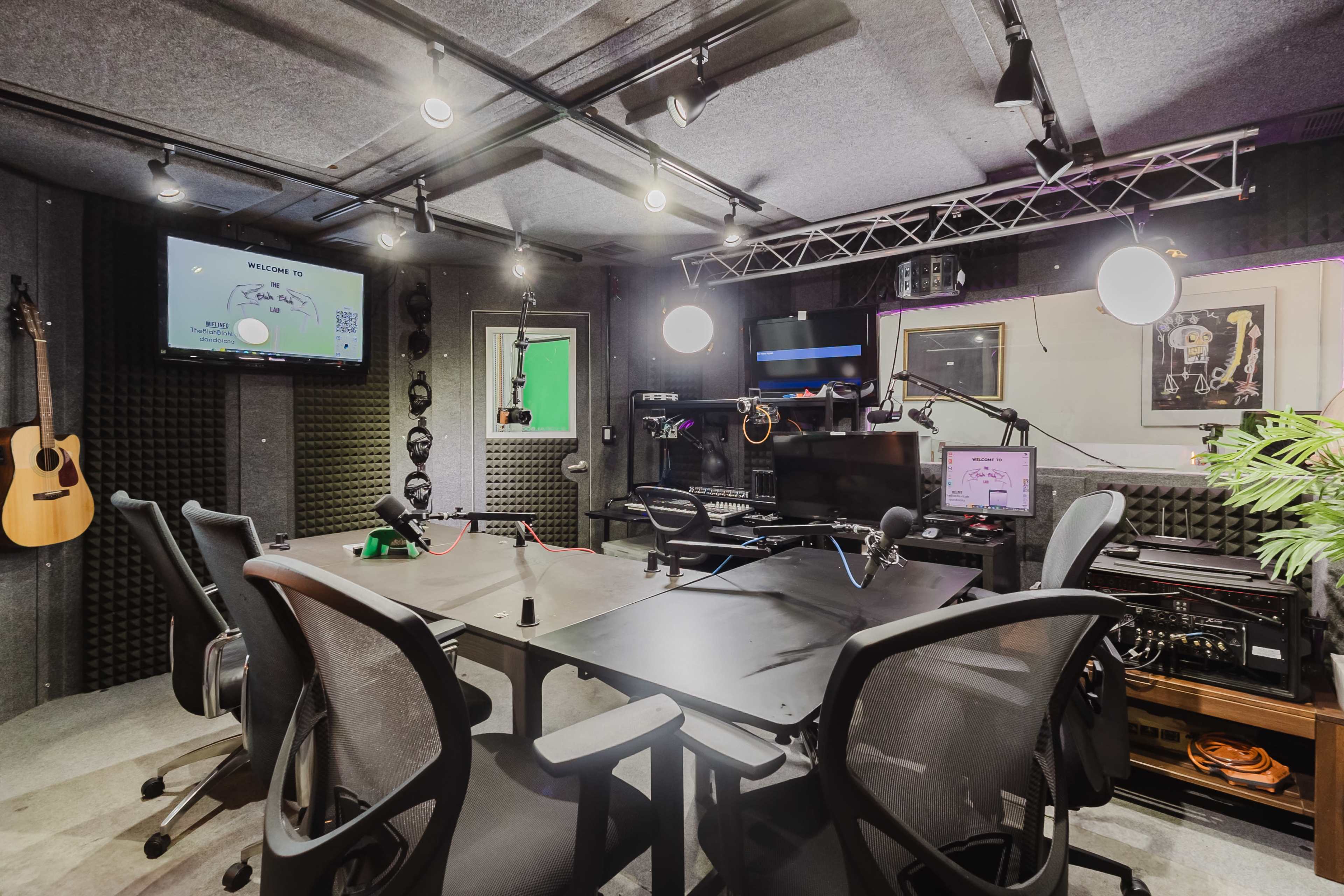 The BlahBlah Lab - Natural Light Photo/Podcast Studio Image in Central Ward, Newark, NJ