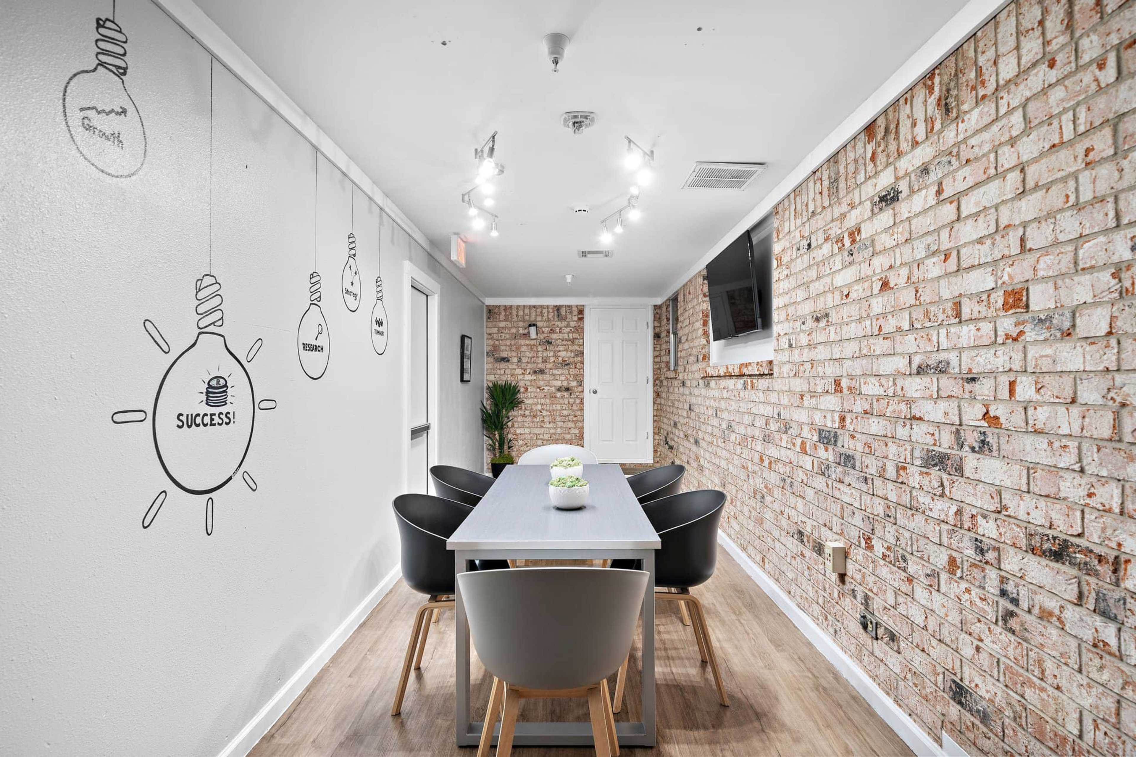 Modern decorated space with professional presence Image in Rosenberg, Rosenberg, TX