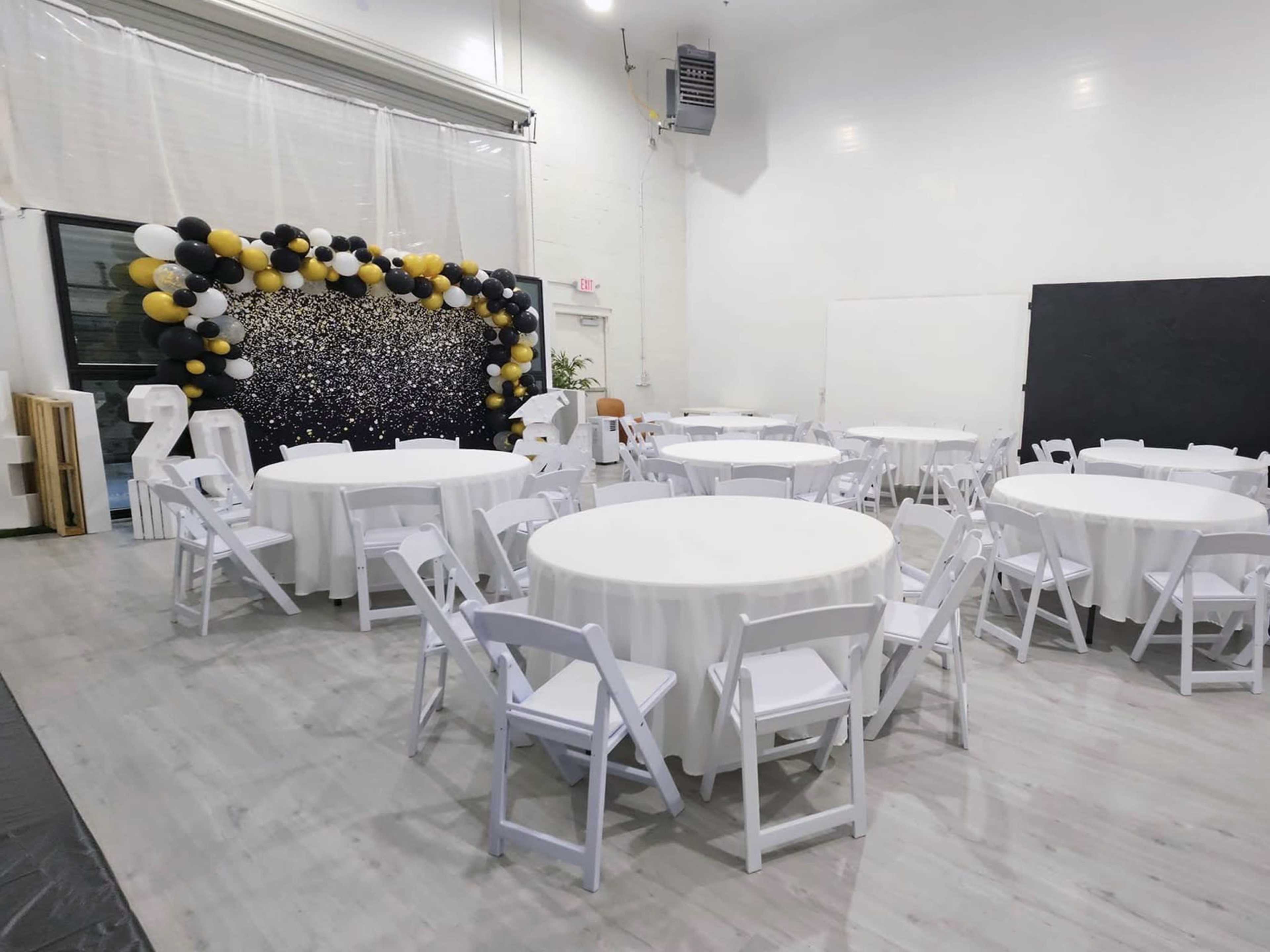 Creative Studio with Several Sets and Office Space in Plano for all Photo Needs Image in Plano, Plano, TX