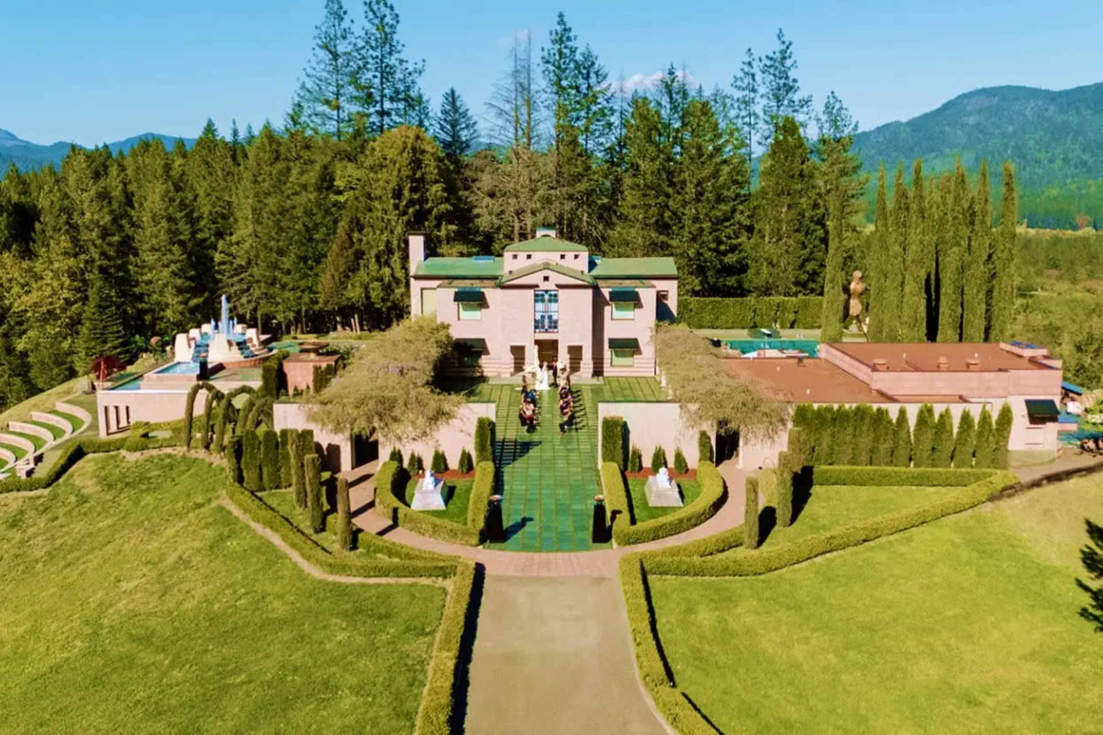 Sprawling Estate Image in , Rogue River, OR
