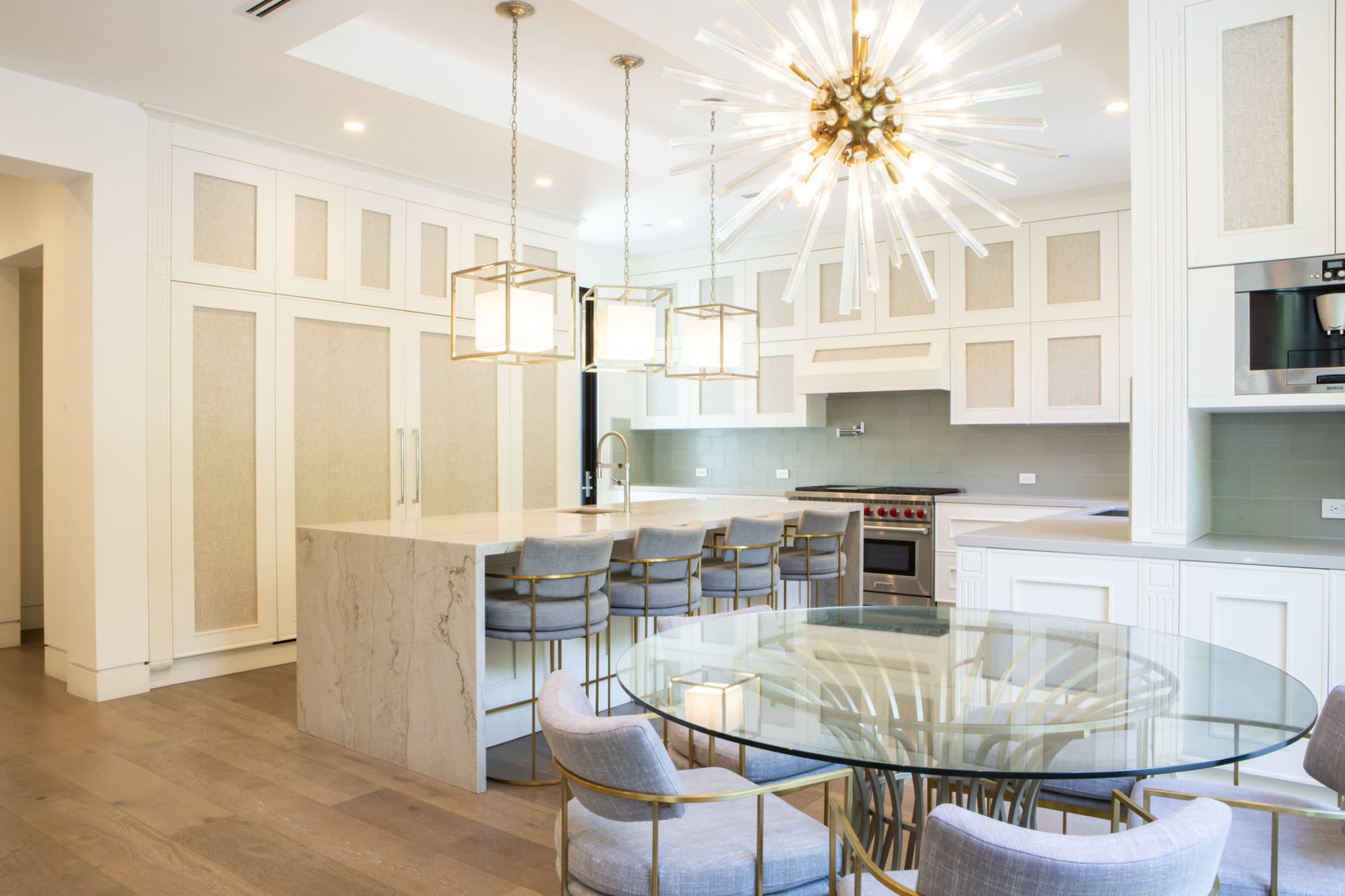 MODERN LUXURY MANSION ESTATE WITH GREAT NATURAL LIGHT Image in Brentwood, Los Angeles, CA