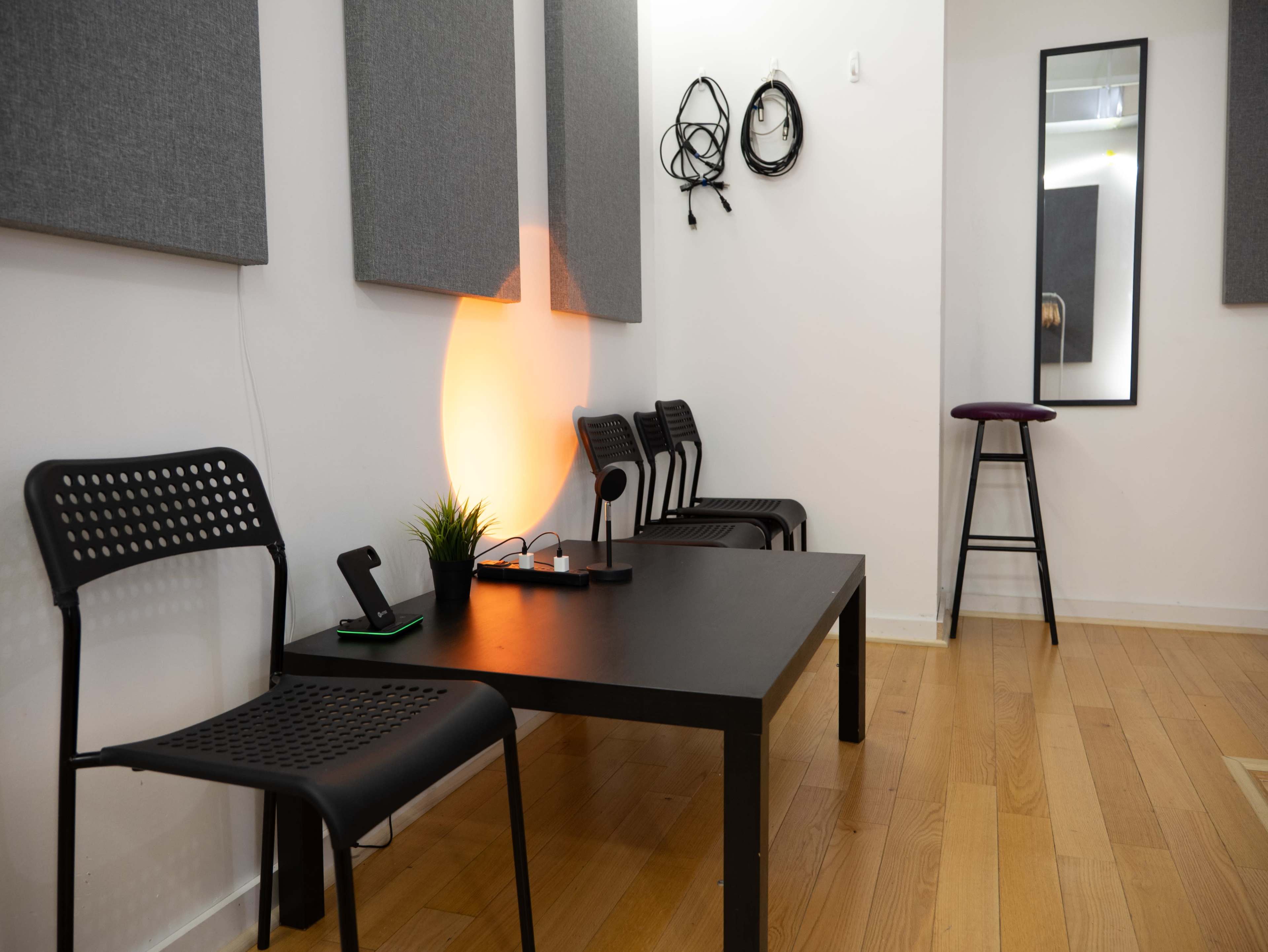 Simple backdrop studio - New Toronto Image in New Toronto, Etobicoke, ON