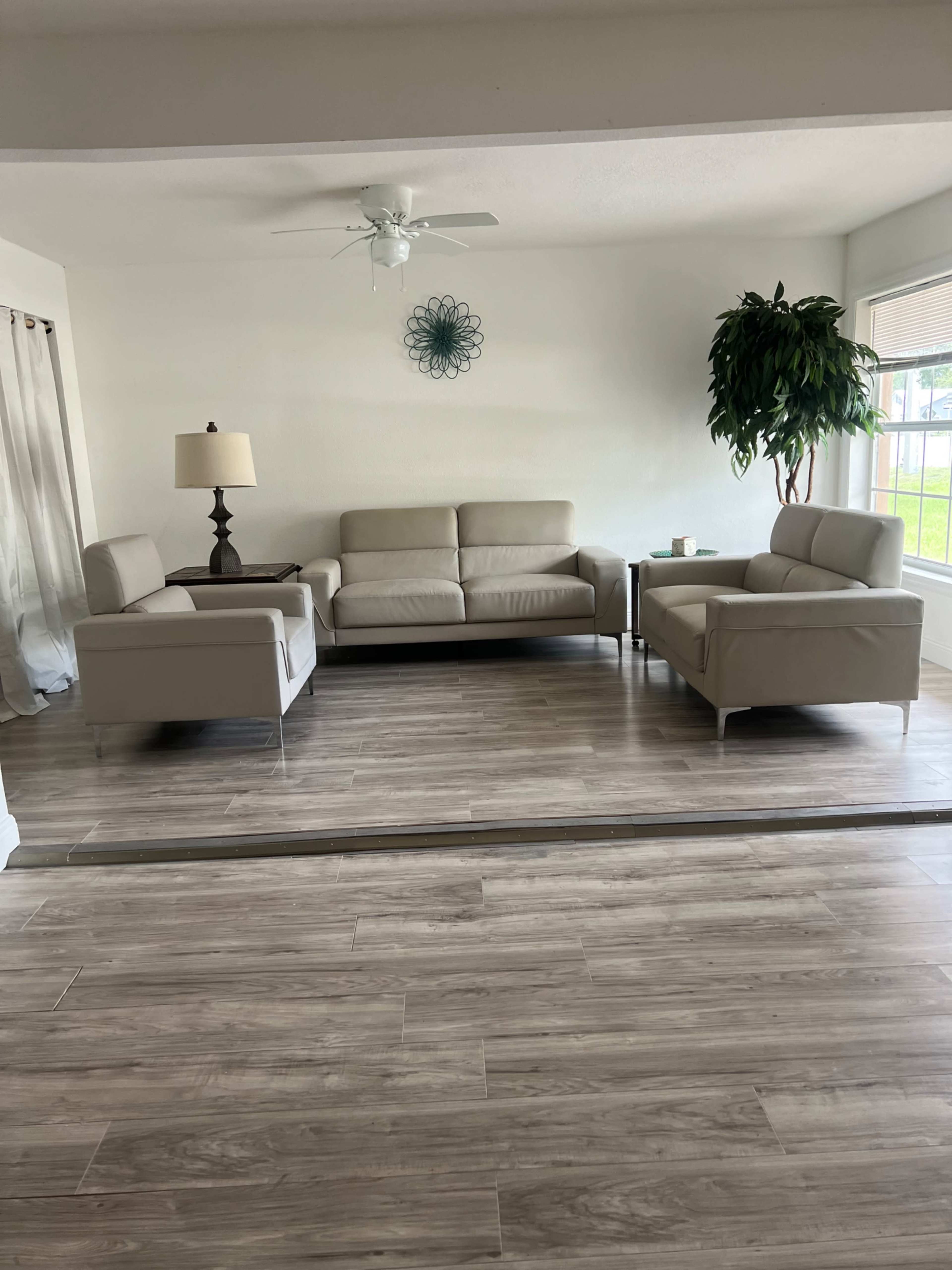 Charming Home with Backyard, Bridal Party Prep & Flexible Event Space Image in White City, Fort Pierce, FL