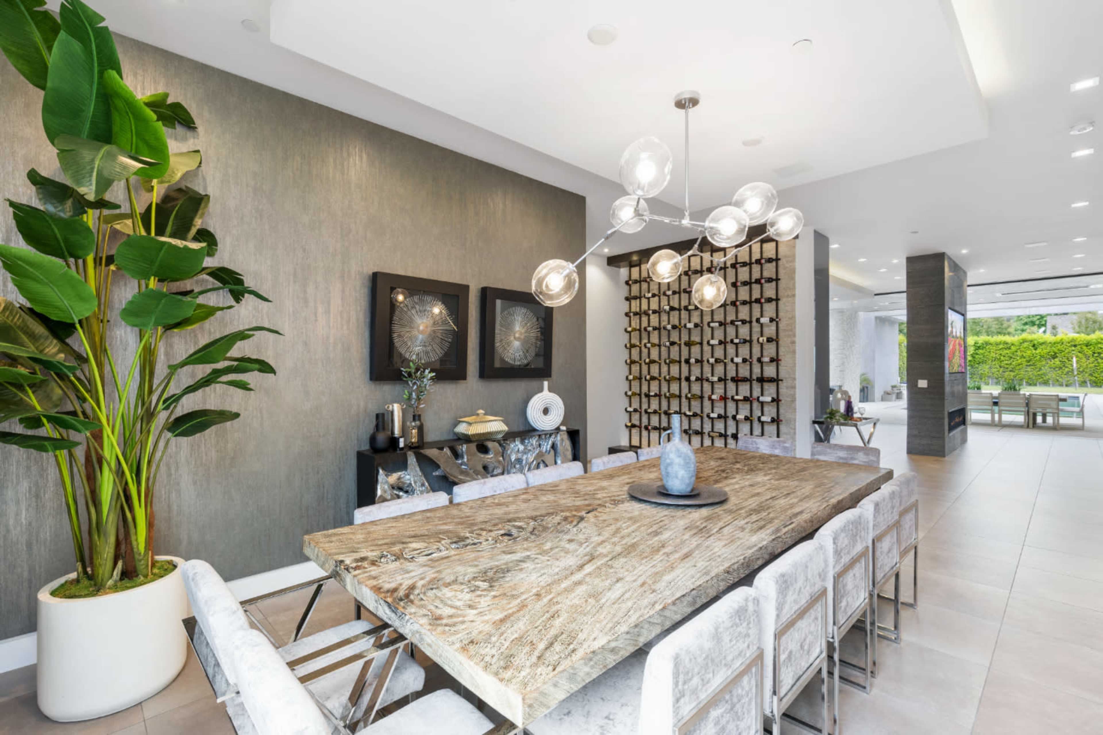 SLEEK DESERT MODERN/ COURTYARD POOL & VIEWS Image in Tarzana, Los Angeles, CA