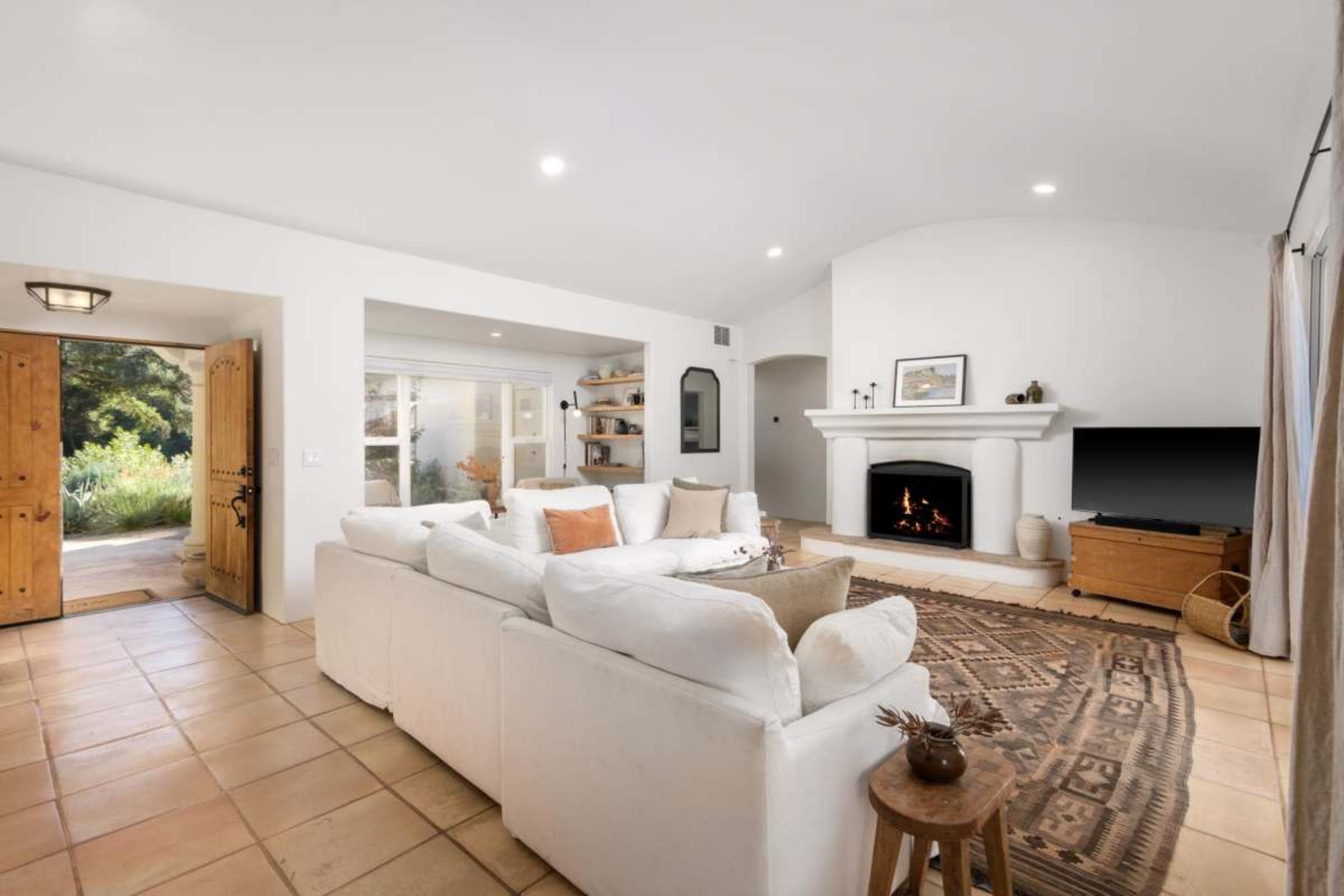 Iconic Views from an Ojai Retreat Image in , Ojai, CA