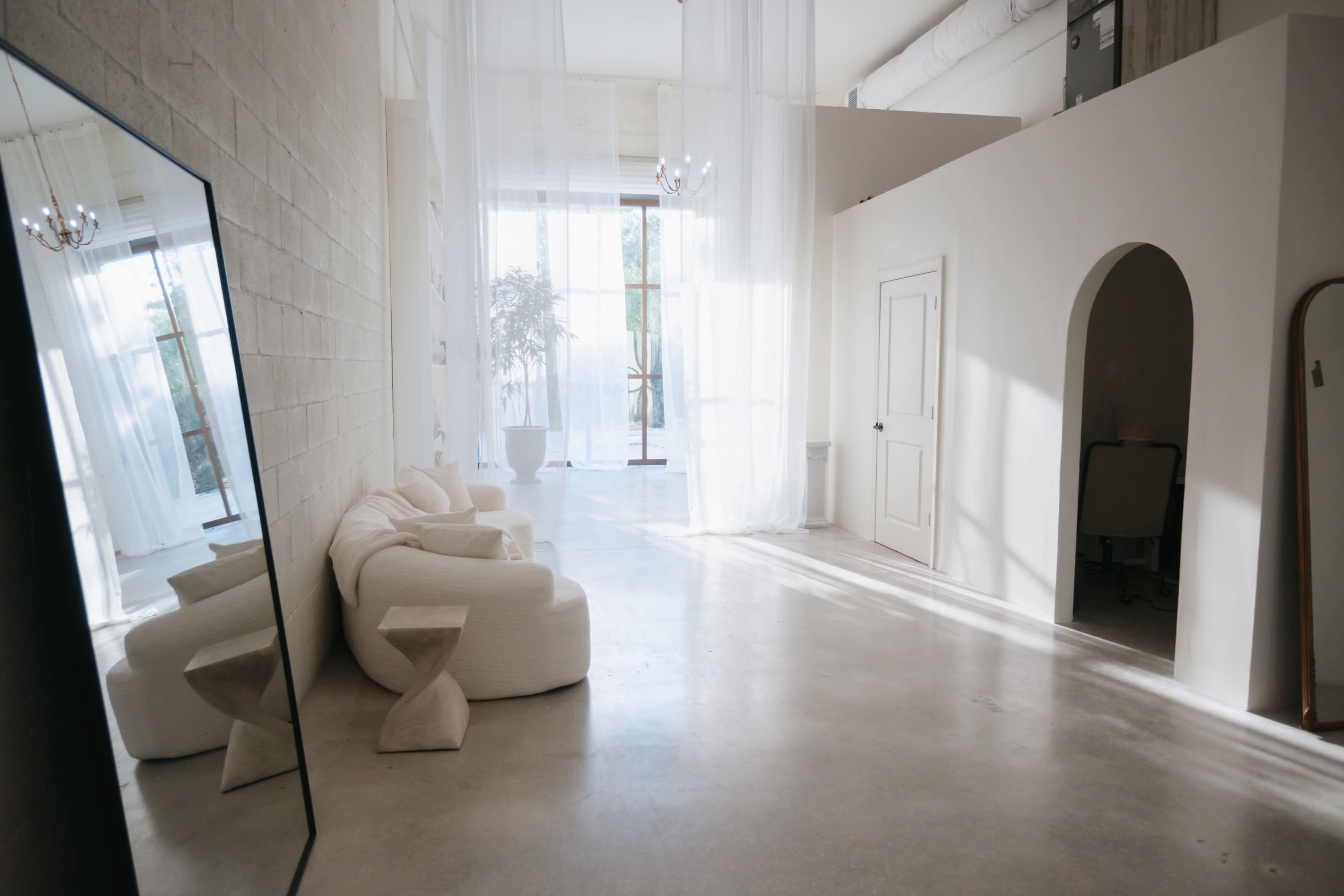 Timeless, Light-Filled Studio Perfect for Creatives & Photographers Image in Fort Pierce, fort pierce, FL