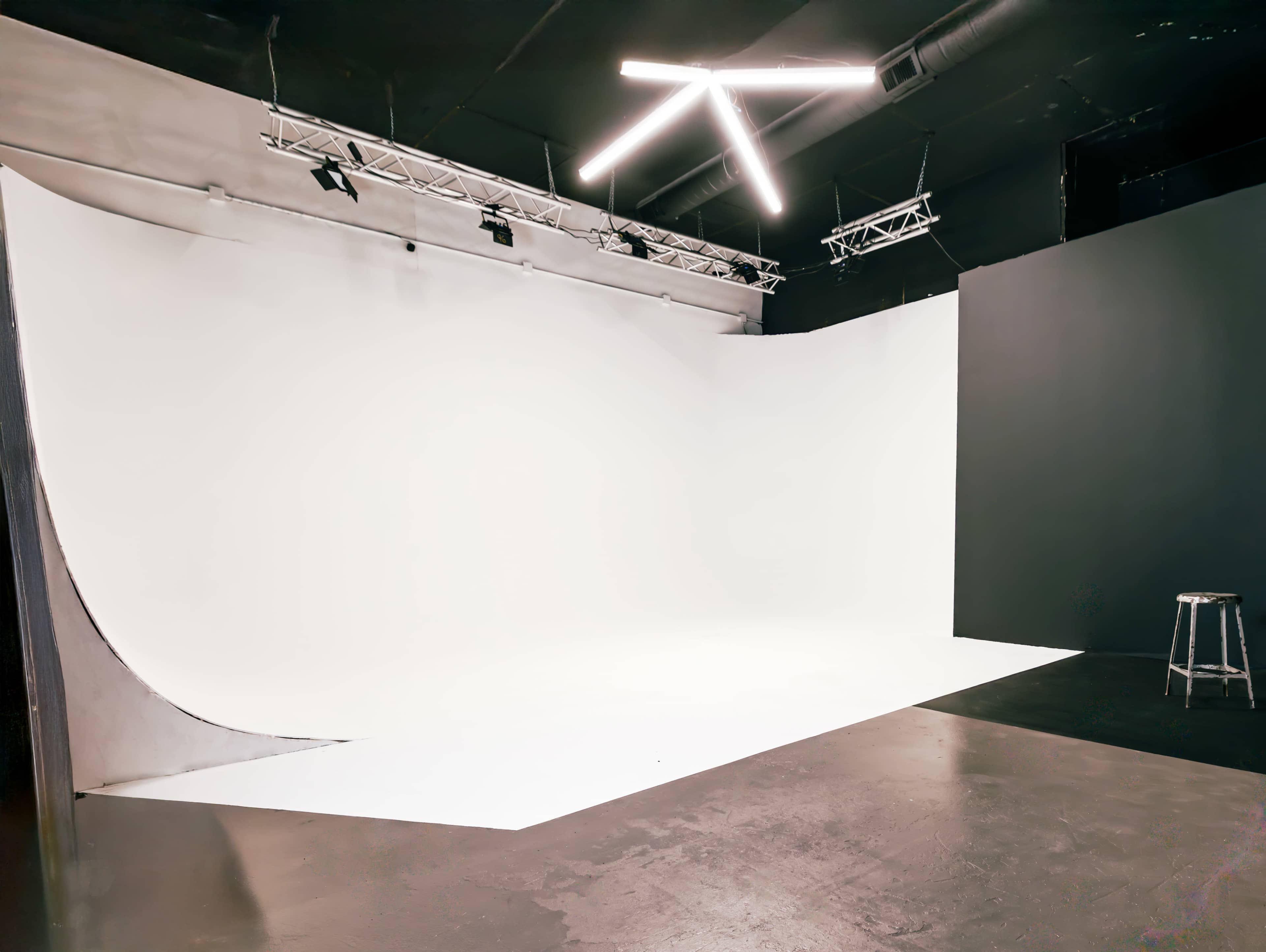 180° Infinity + Flat Black Set, Wood Wall and 20+ Paper Rolls, Old