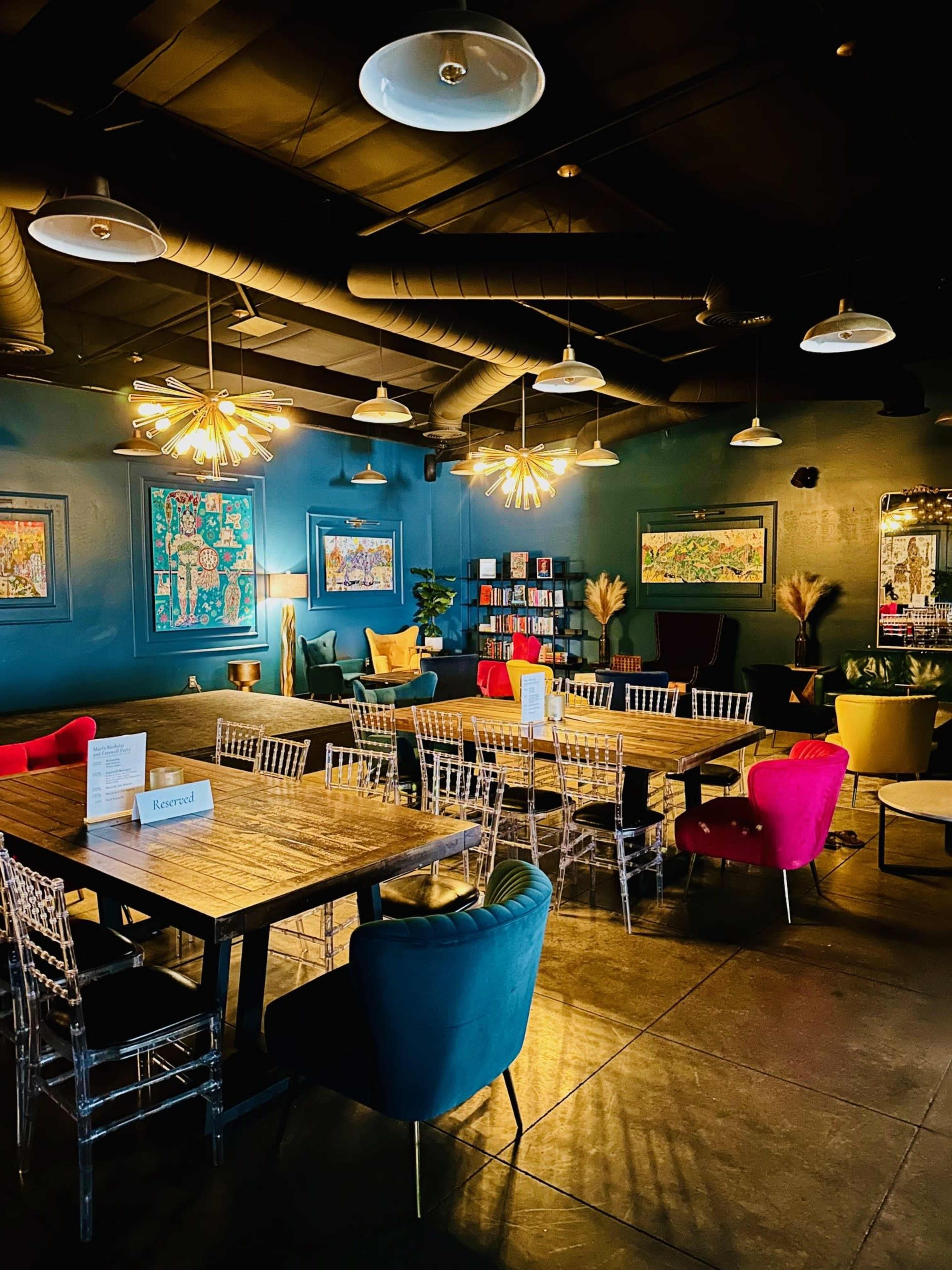 Restaurant Venue Center with amazing decor & stage Image in Bakersfield, Bakersfield, AS