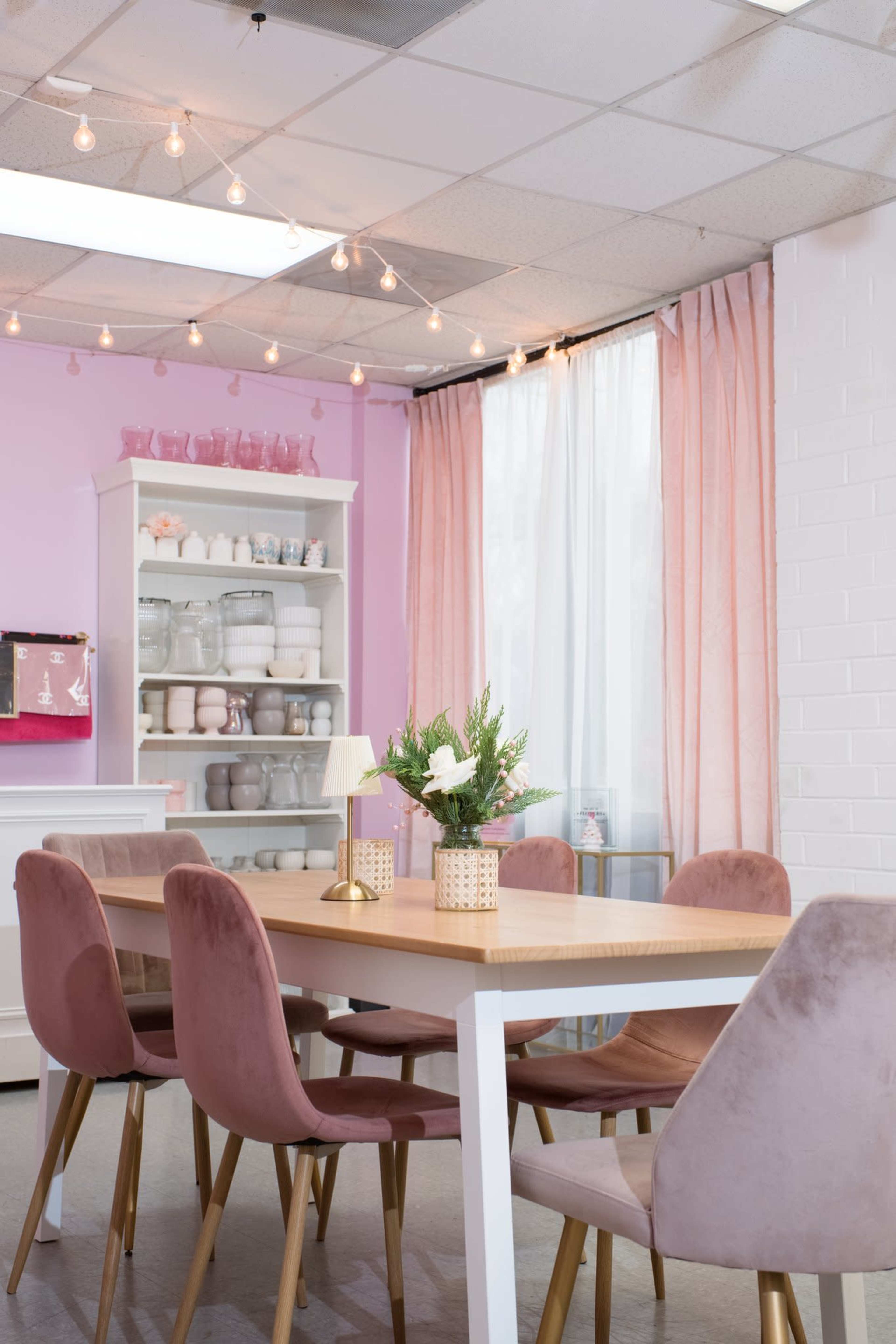 Modern Blush meeting/class room space for intimate workshops or gatherings Image in Charlotte, Charlotte, NC