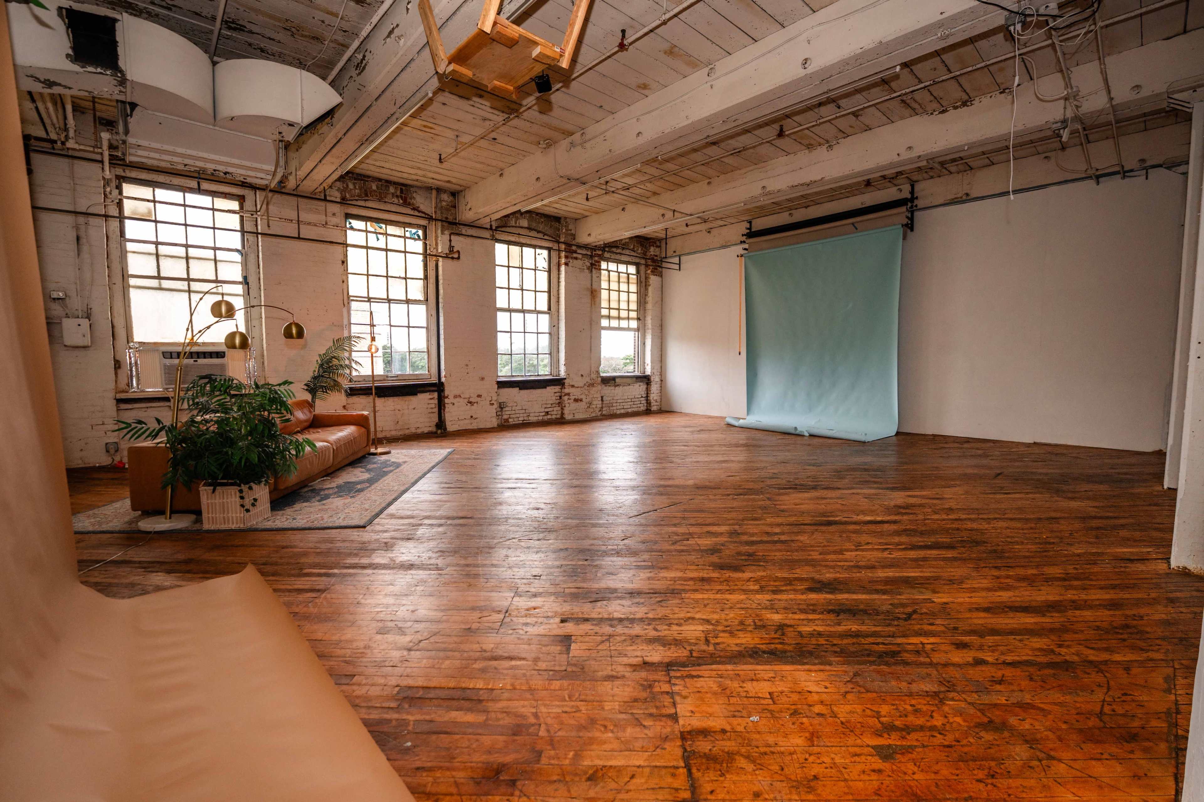 BRAND NEW 1500 SQ FT NATURAL LIGHT STUDIO Image in North Philadelphia, Philadelphia, PA