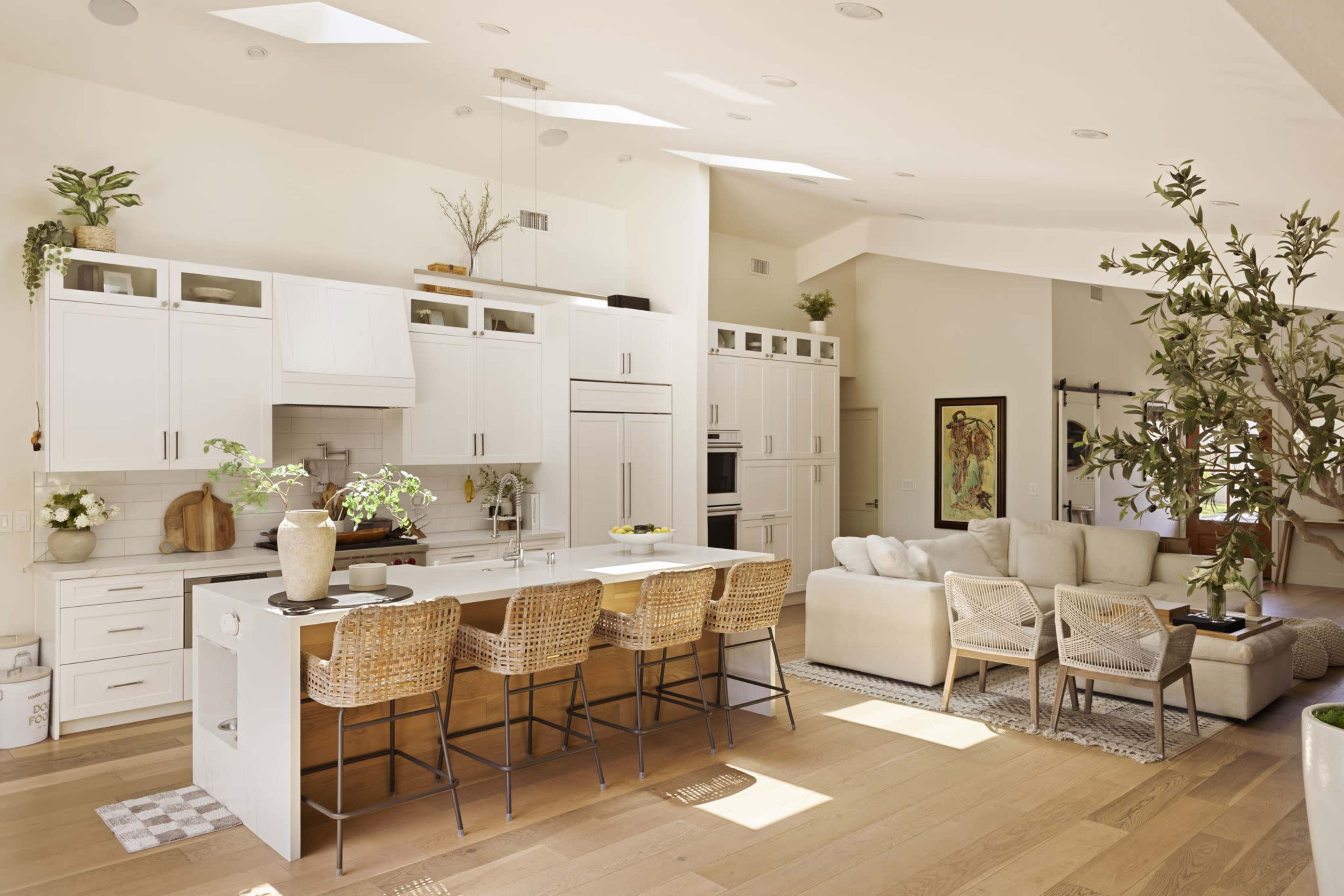 Bright, Custom Modern Farmhouse w/ Natural Light, Open-Concept, Full ADU, Large Turf Yard & Outdoor Kitchen - Plenty of Rooms for Staging & Filming Image in Westchester, Los Angeles, CA