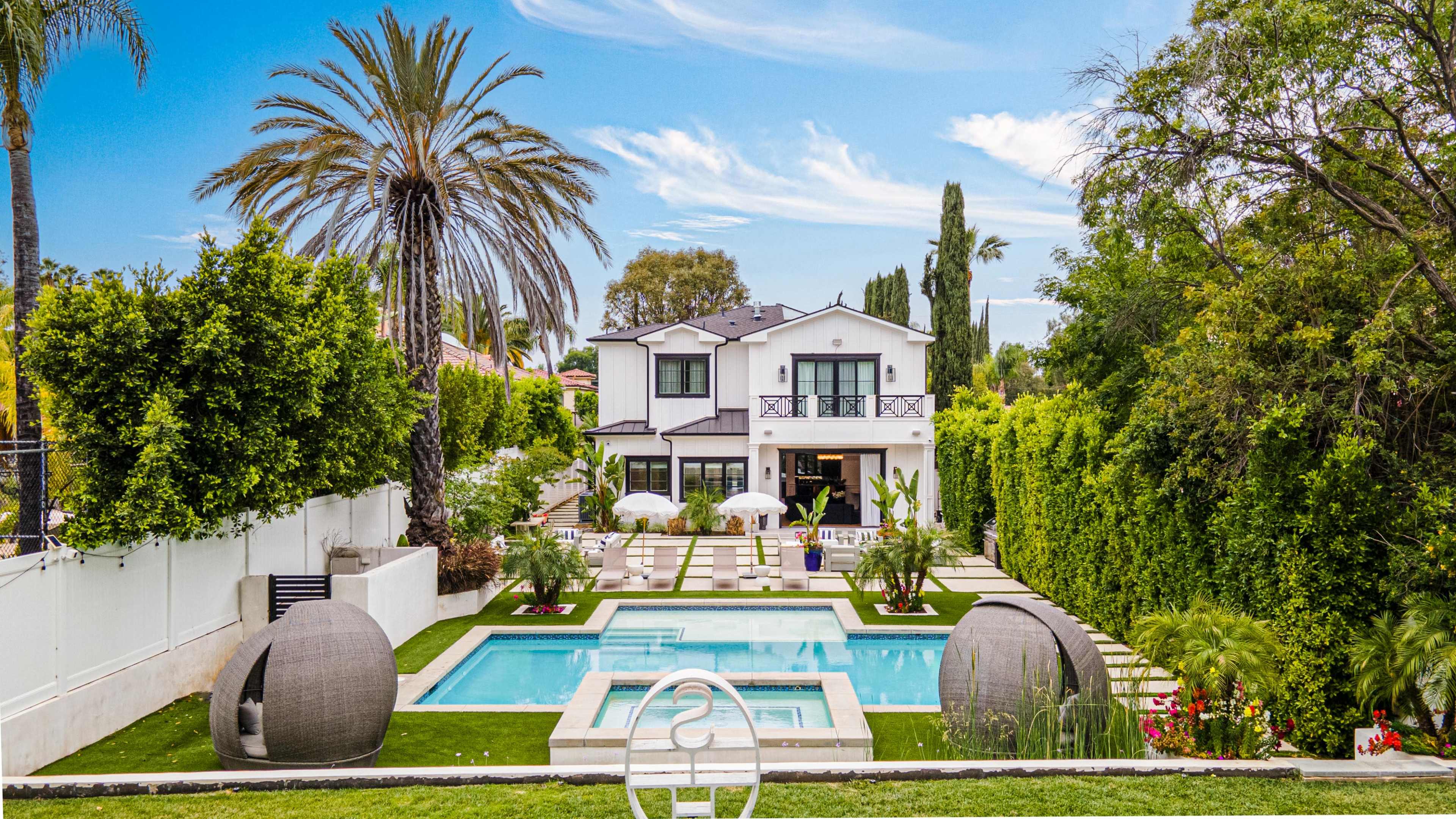 Spacious Home Private Use Space with Poolside Oasis with Open Floor Plan – Perfect for Versatile Events Image in Tarzana, Los Angeles, CA