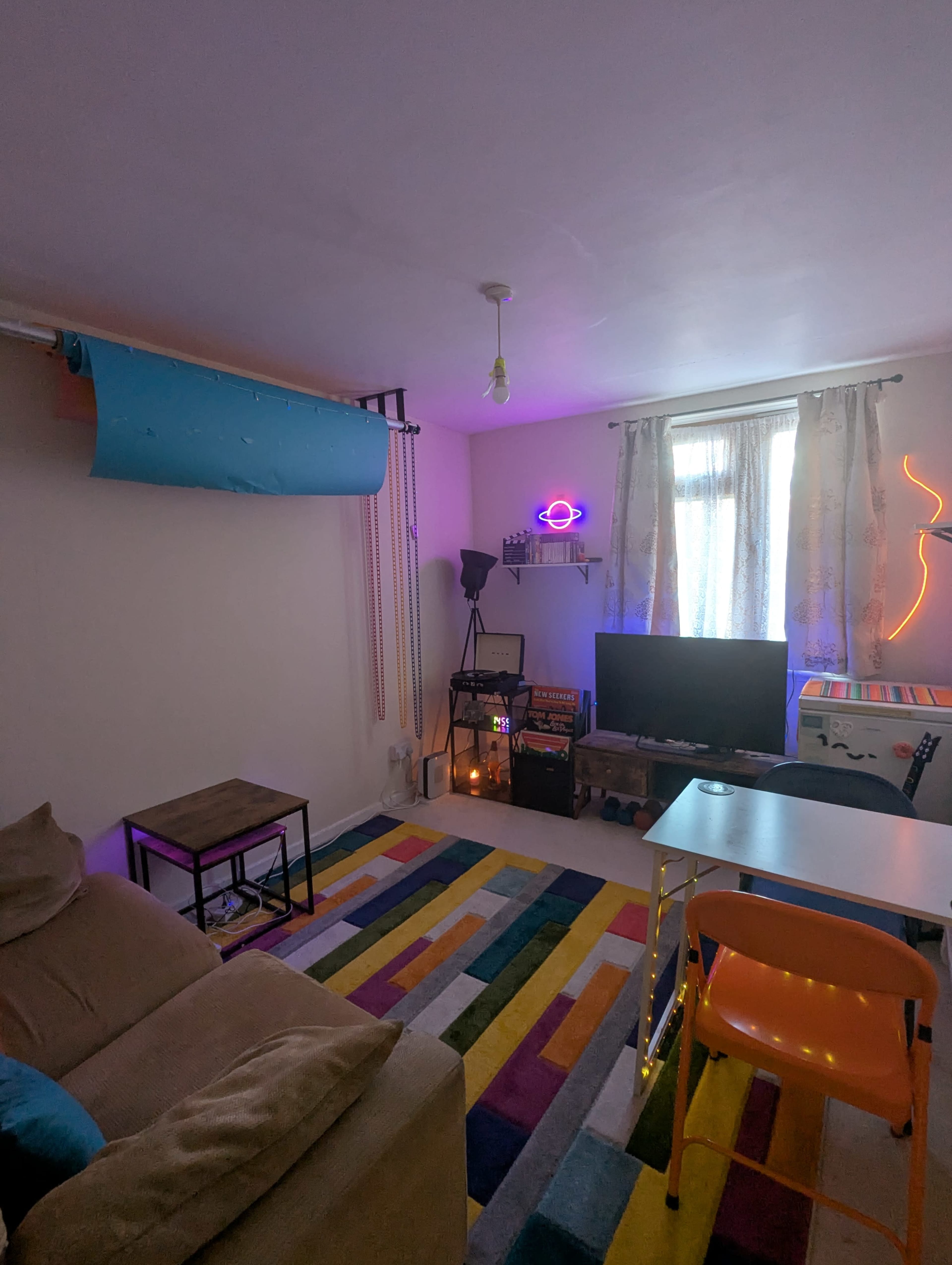 Cosy Home Photography/Videography Studio with Backdrops & Lighting Image in Lee, London, ENG