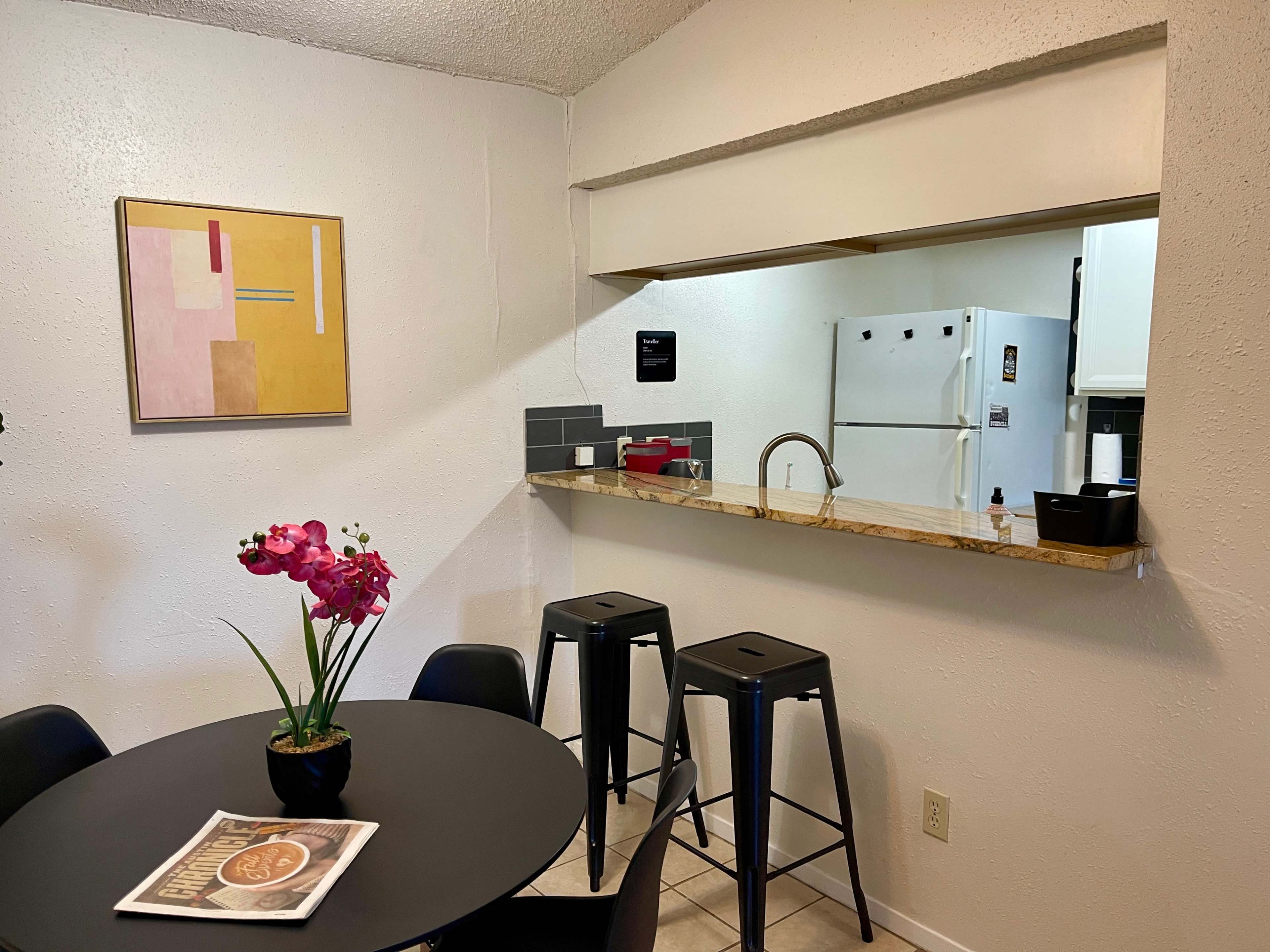 2br/2 bath/King House - 5 minutes to DT Austin! Image in Riverside, Austin, TX