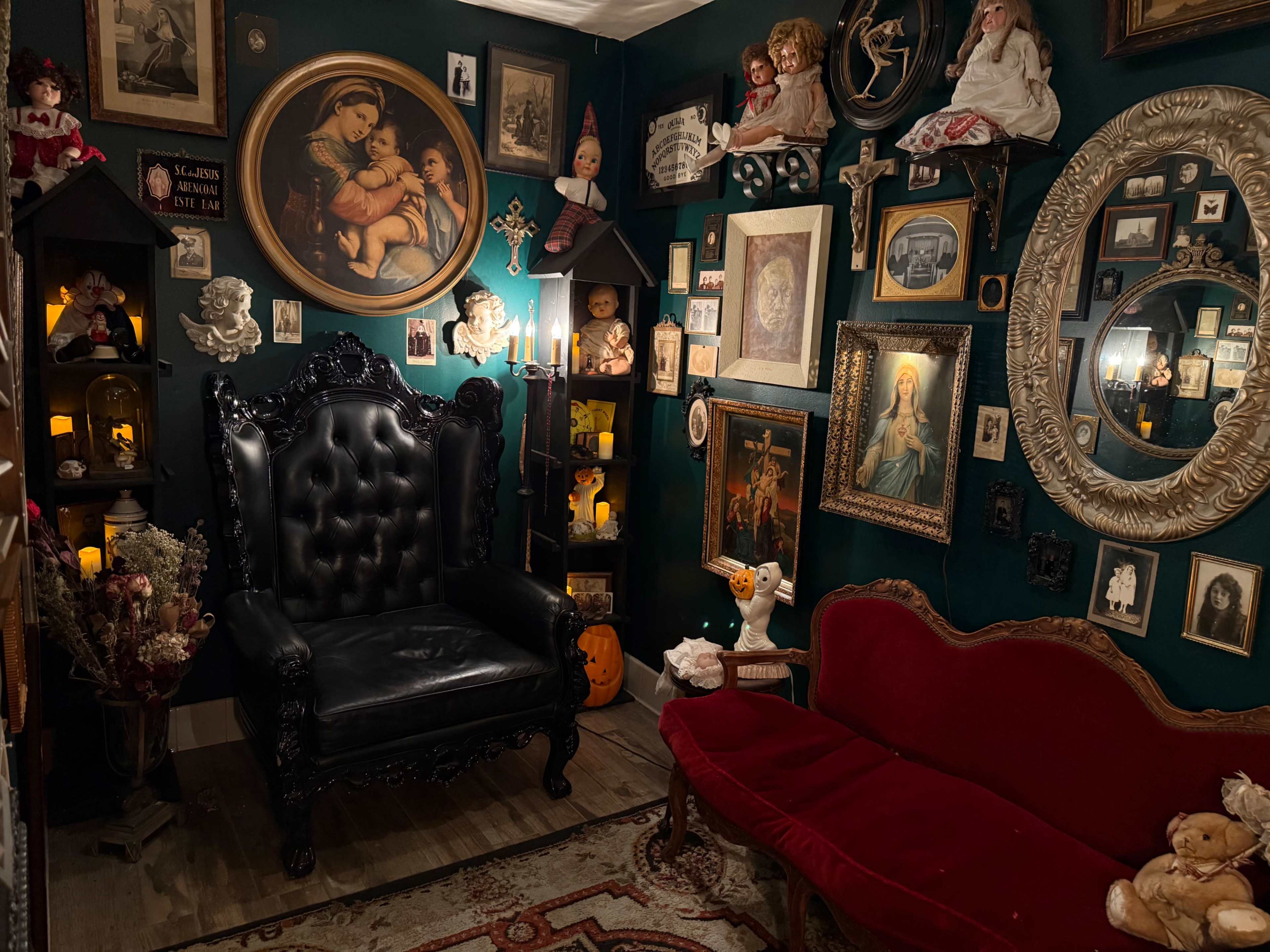 Whimsical Gothic Antiques, Vintage, & Oddities Shop Image in Granada Hills, Granada Hills, CA