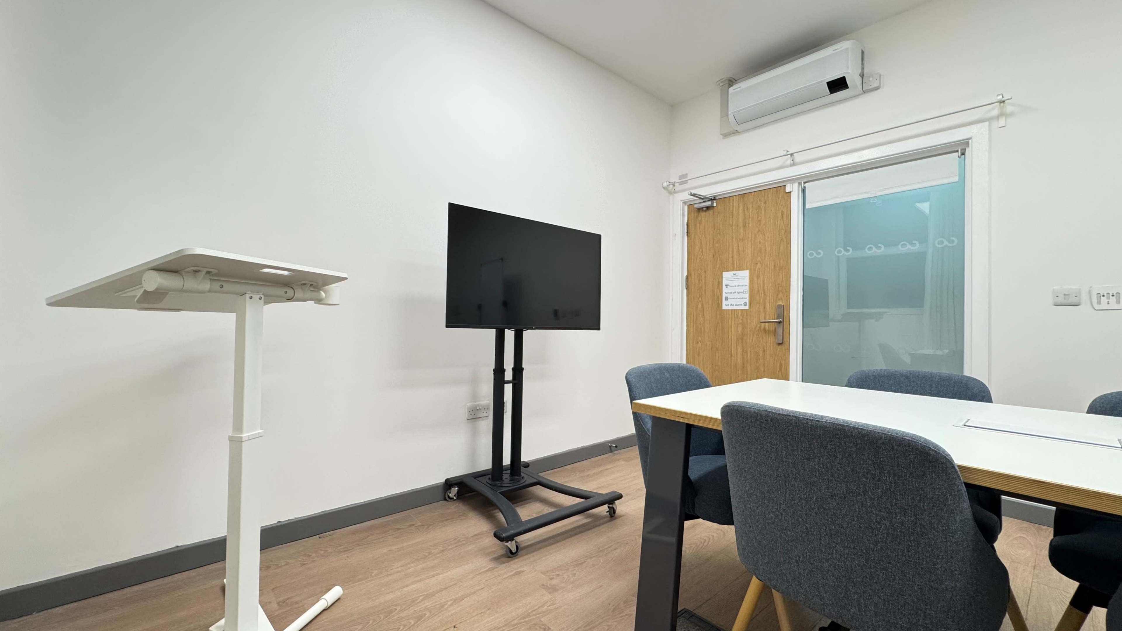 Meeting Room with Private Balcony Image in South Croydon, London, ENG