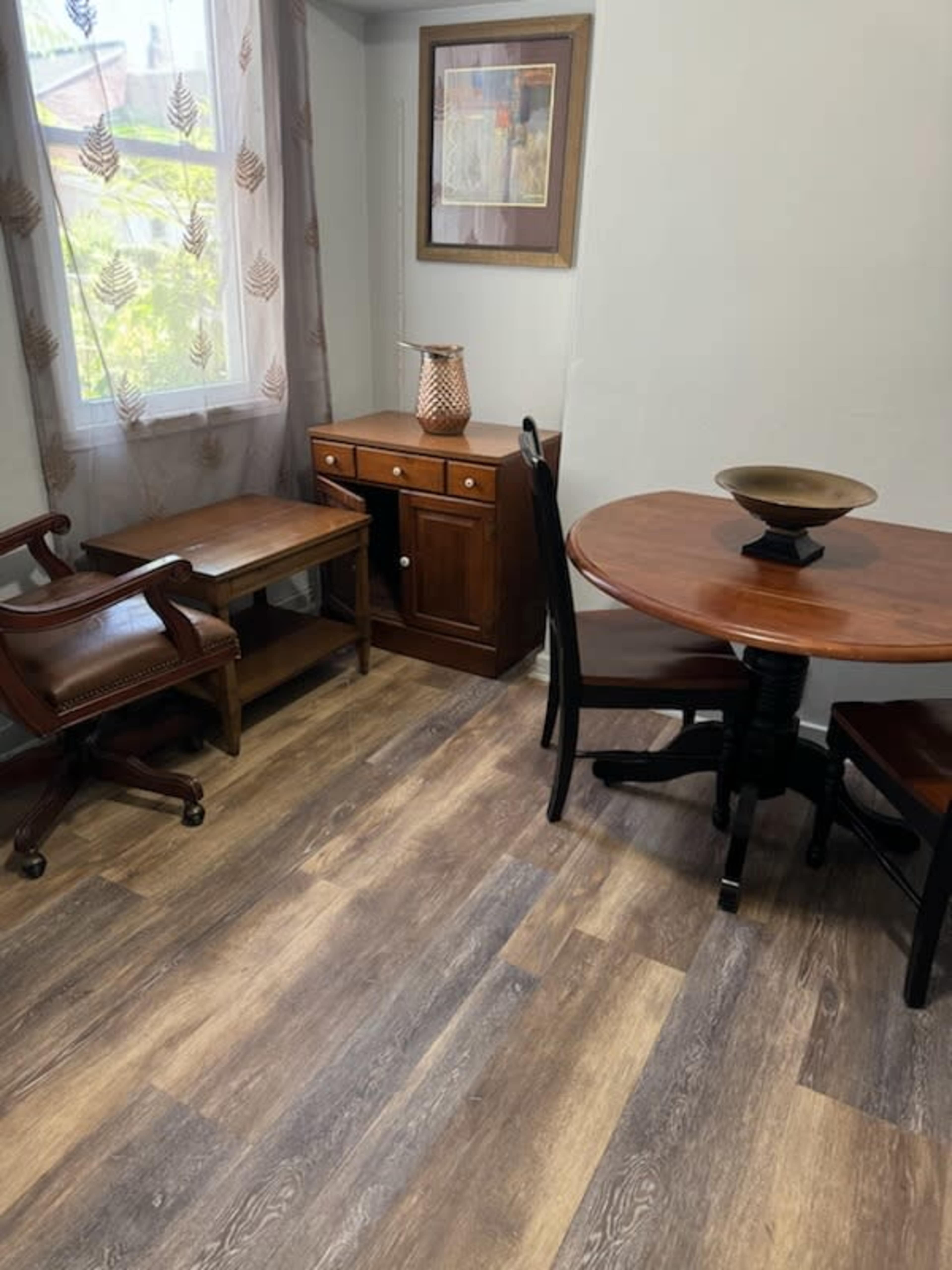 "Chic Urban Townhouse for Creative Shoots & Wellness Retreats – Close to Downtown & Hospitals" Image in Central Northside, Pittsburgh, PA