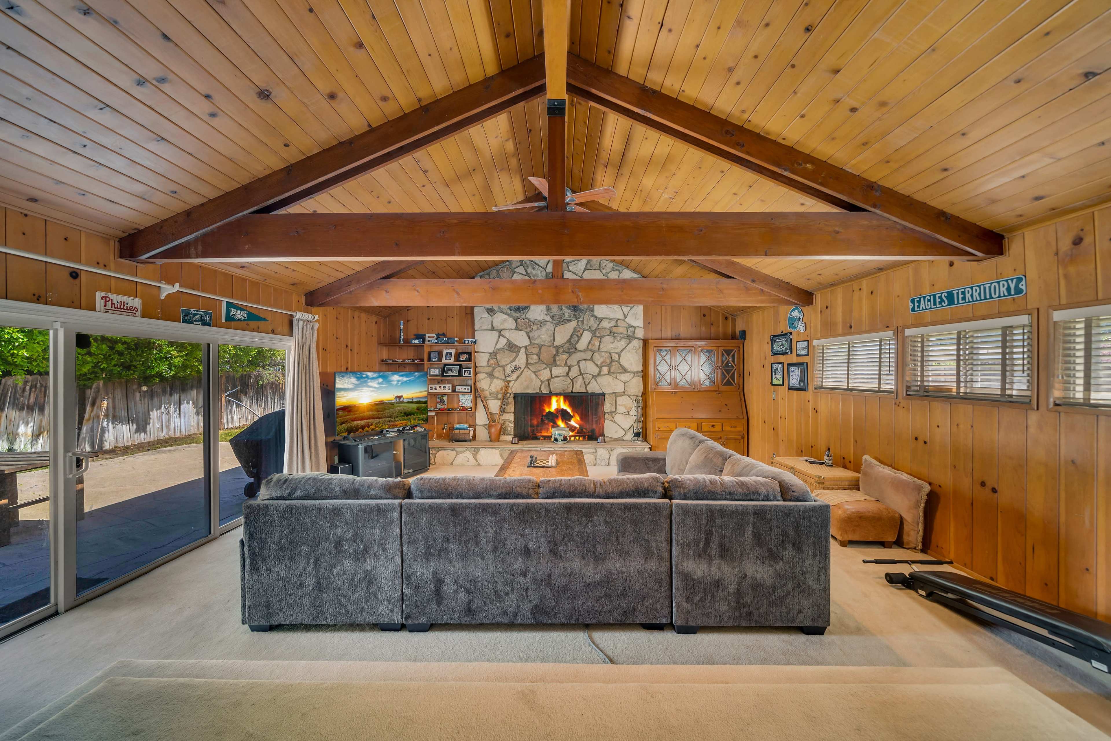 CLASSIC SUBURBAN AMERICANA: A PICTURE-PERFECT FILM HOME Image in West Hills, West Hills, CA