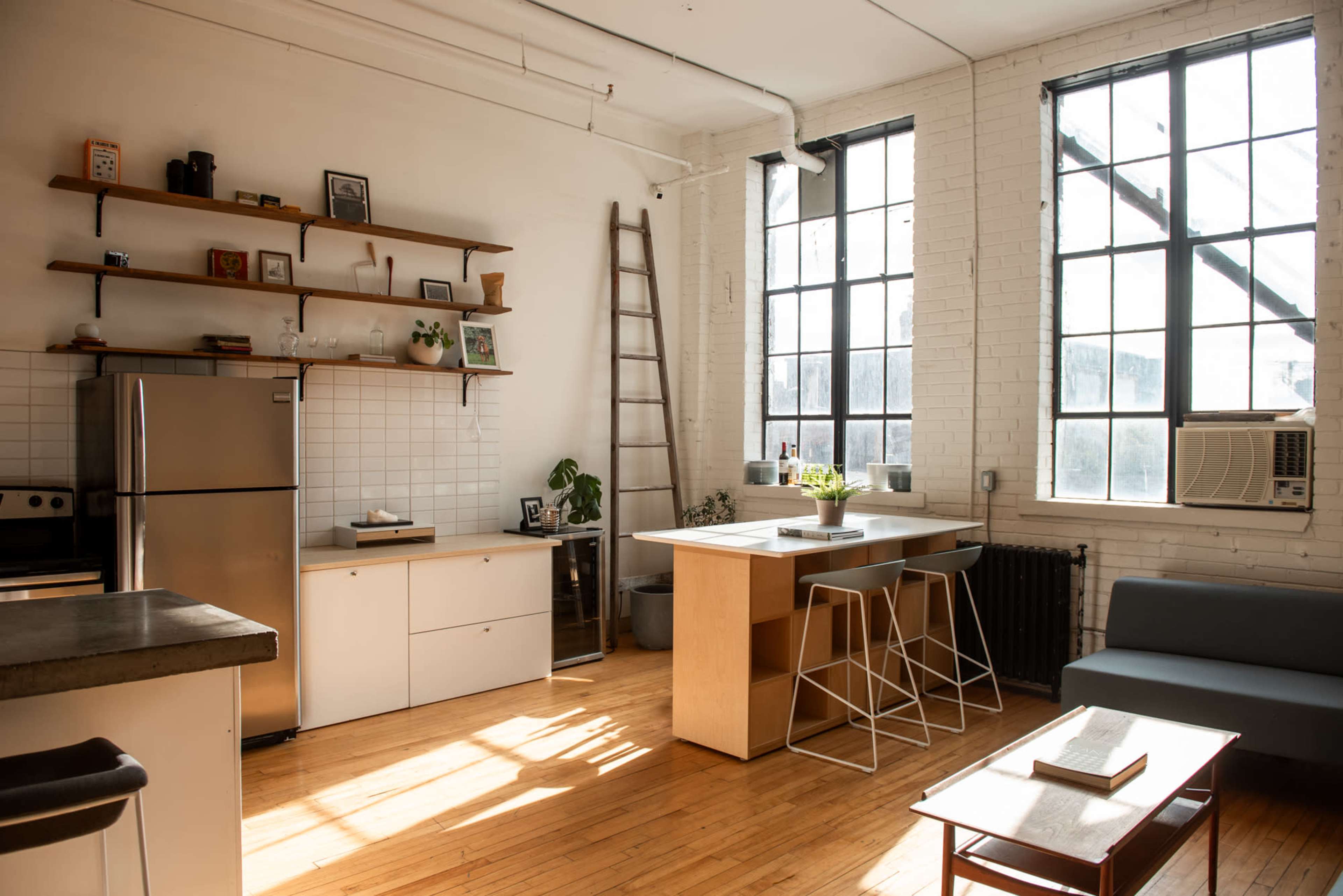 Versatile Loft Studio with Natural Light & Full Kitchen-Photoshoots, Productions & Creative Projects Image in Niagara, Toronto, ON