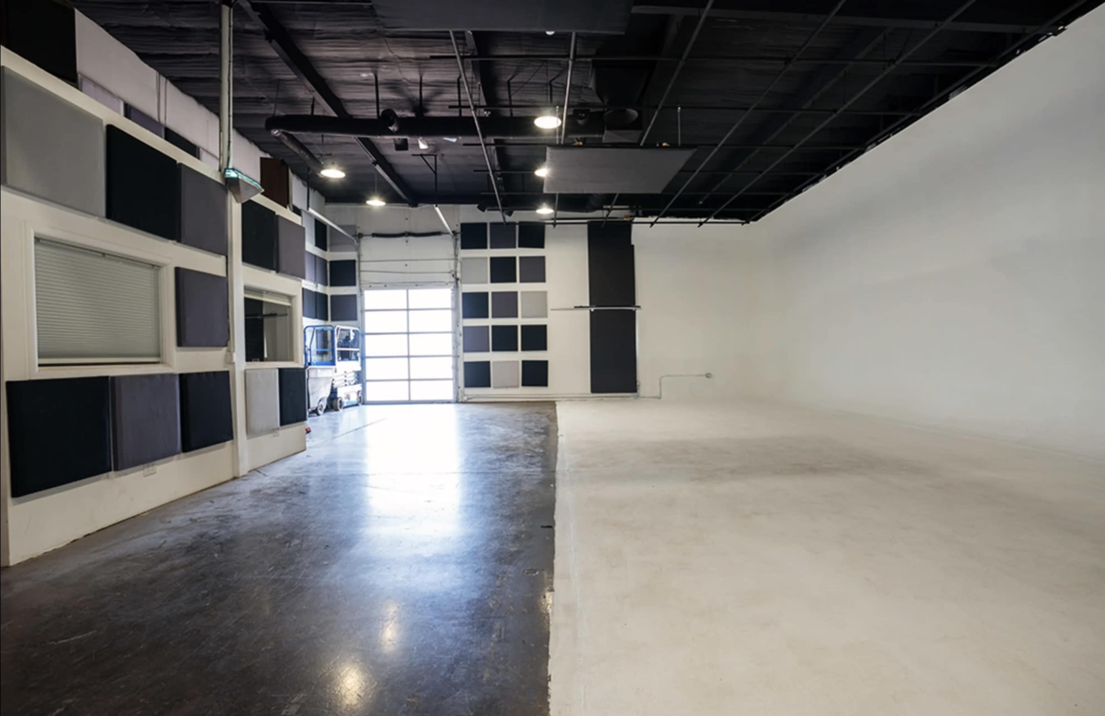 Versatile Cyc Studio near Skyharbor - Perfect for Any Size Production or Event Image in Encanto Village, Phoenix, AZ