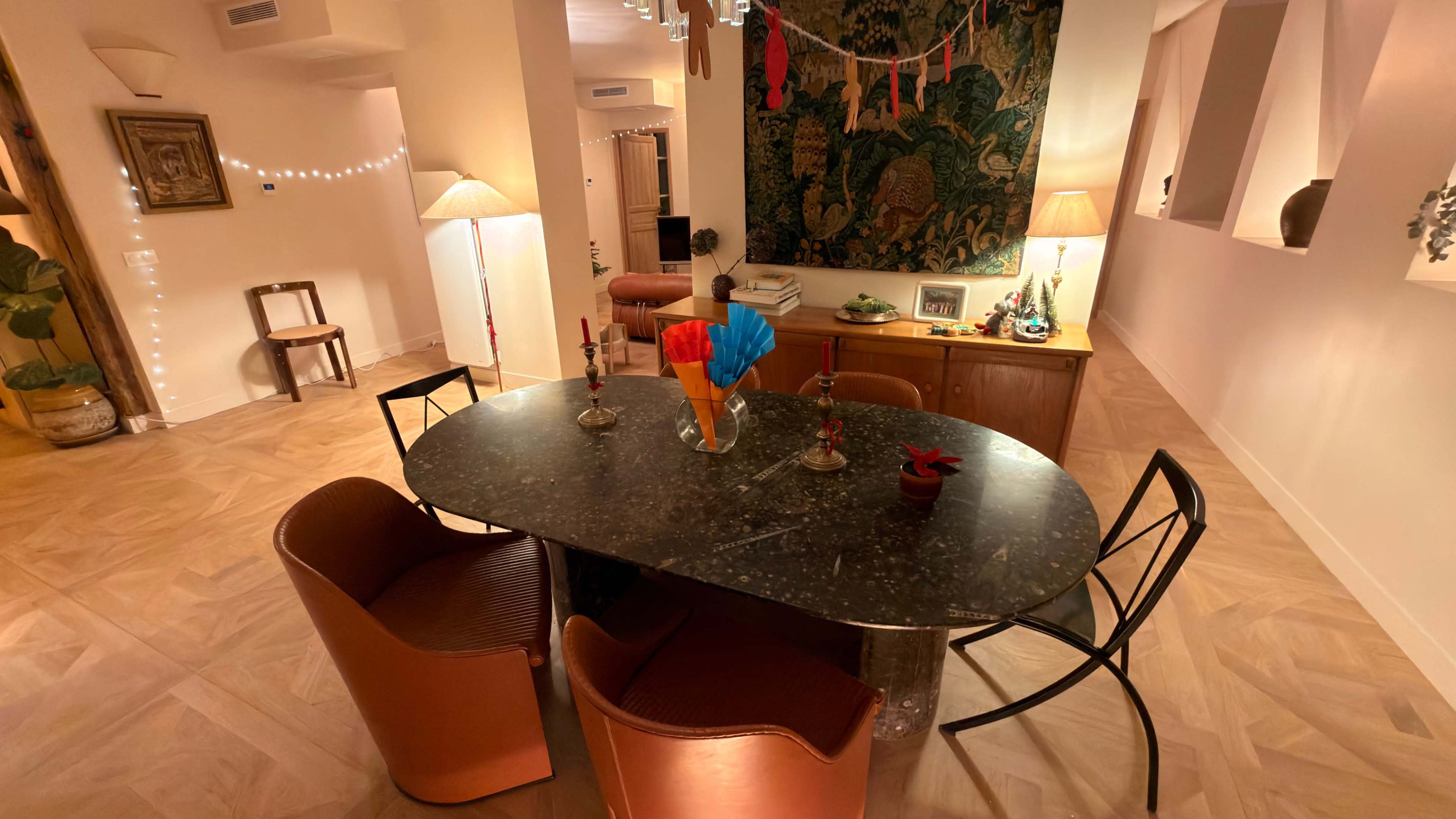 110m2 Design and spacious appartment full of light and mid century furnitures Image in Les Archives, Paris