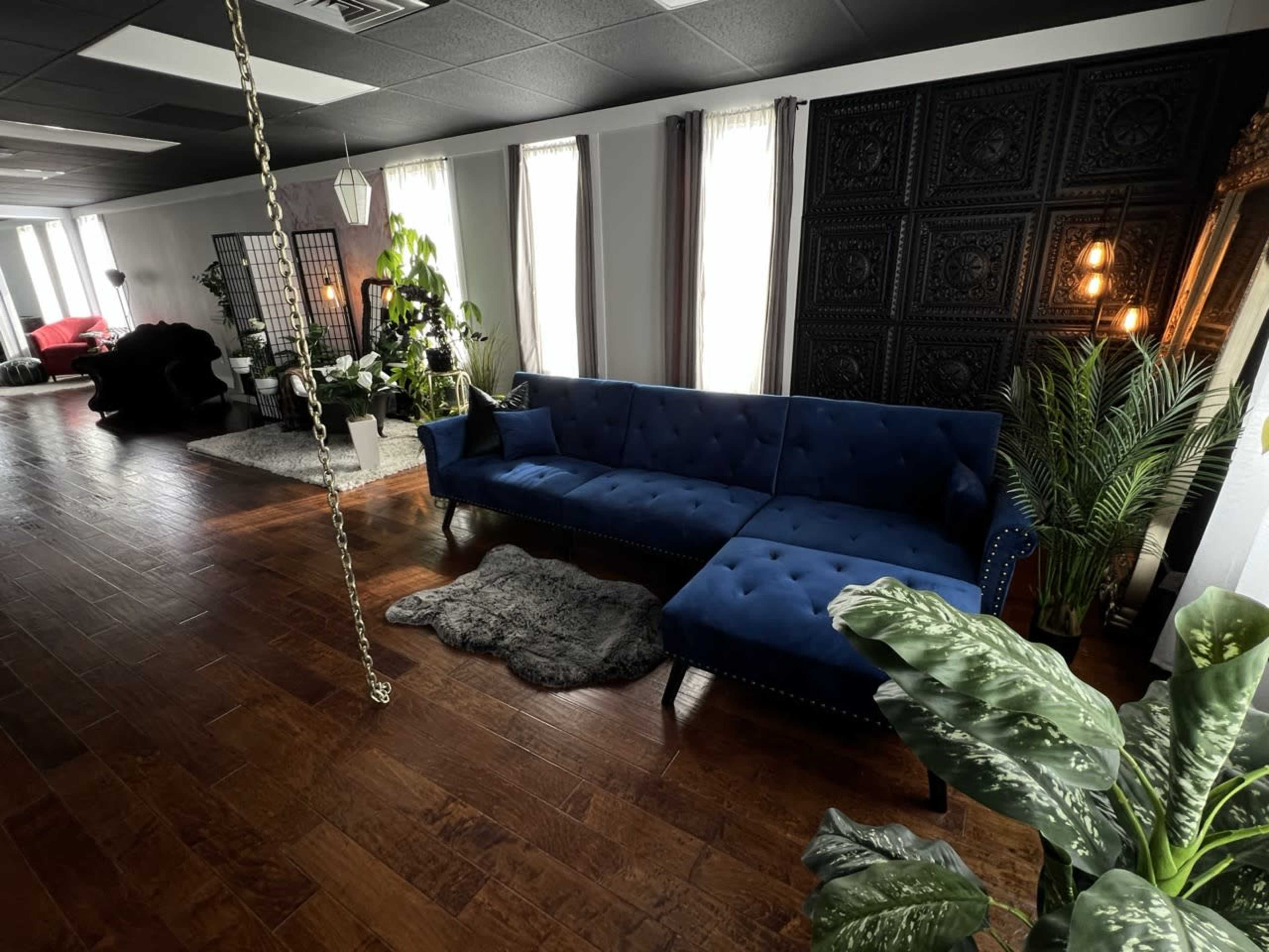 Lifestyle/Boudoir Photo Studio with TONS of Natural Light! Image in Argyle, London, ON