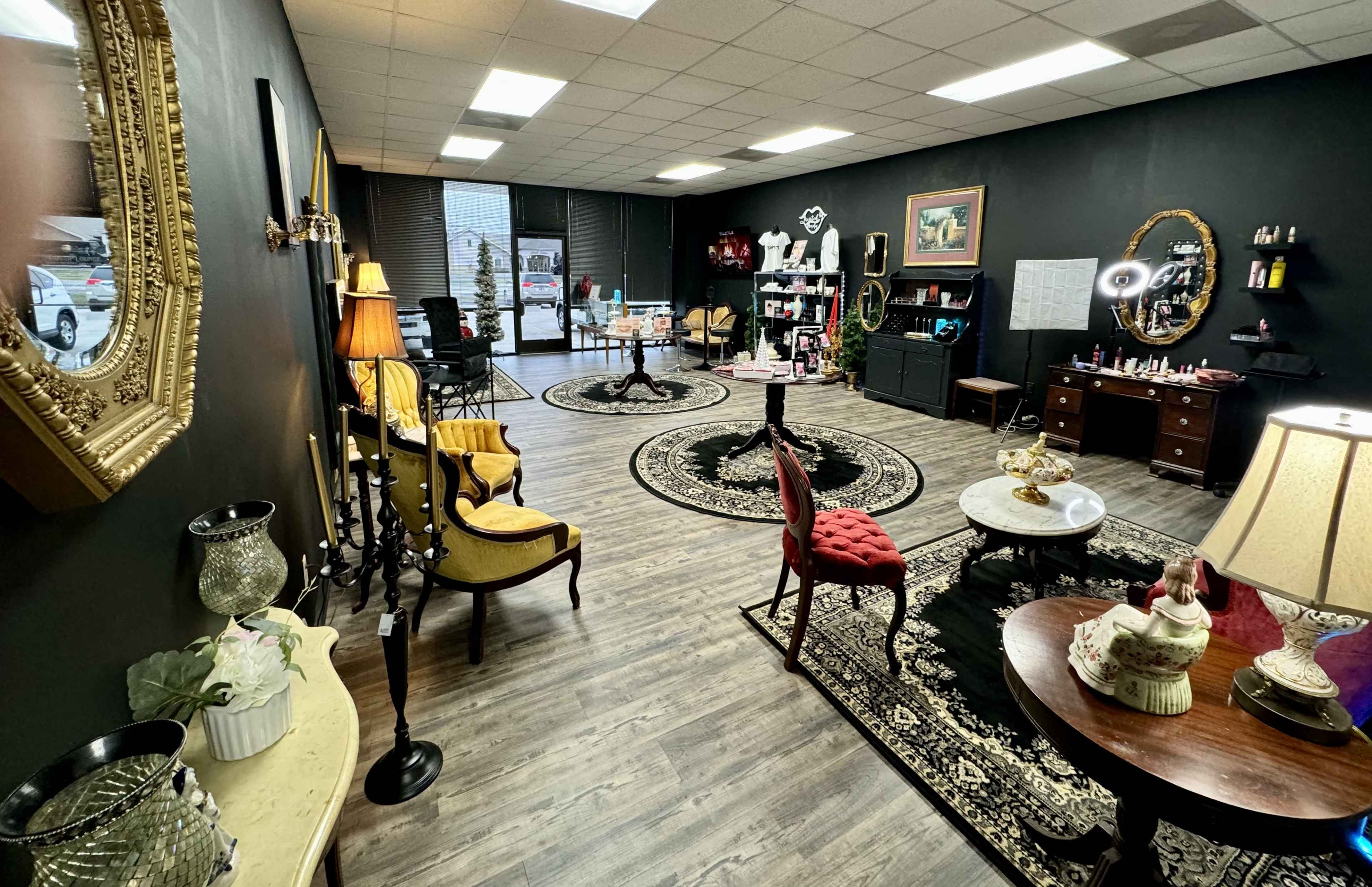 Victorian Themed Lounge Image in Cookeville, Cookeville, TN