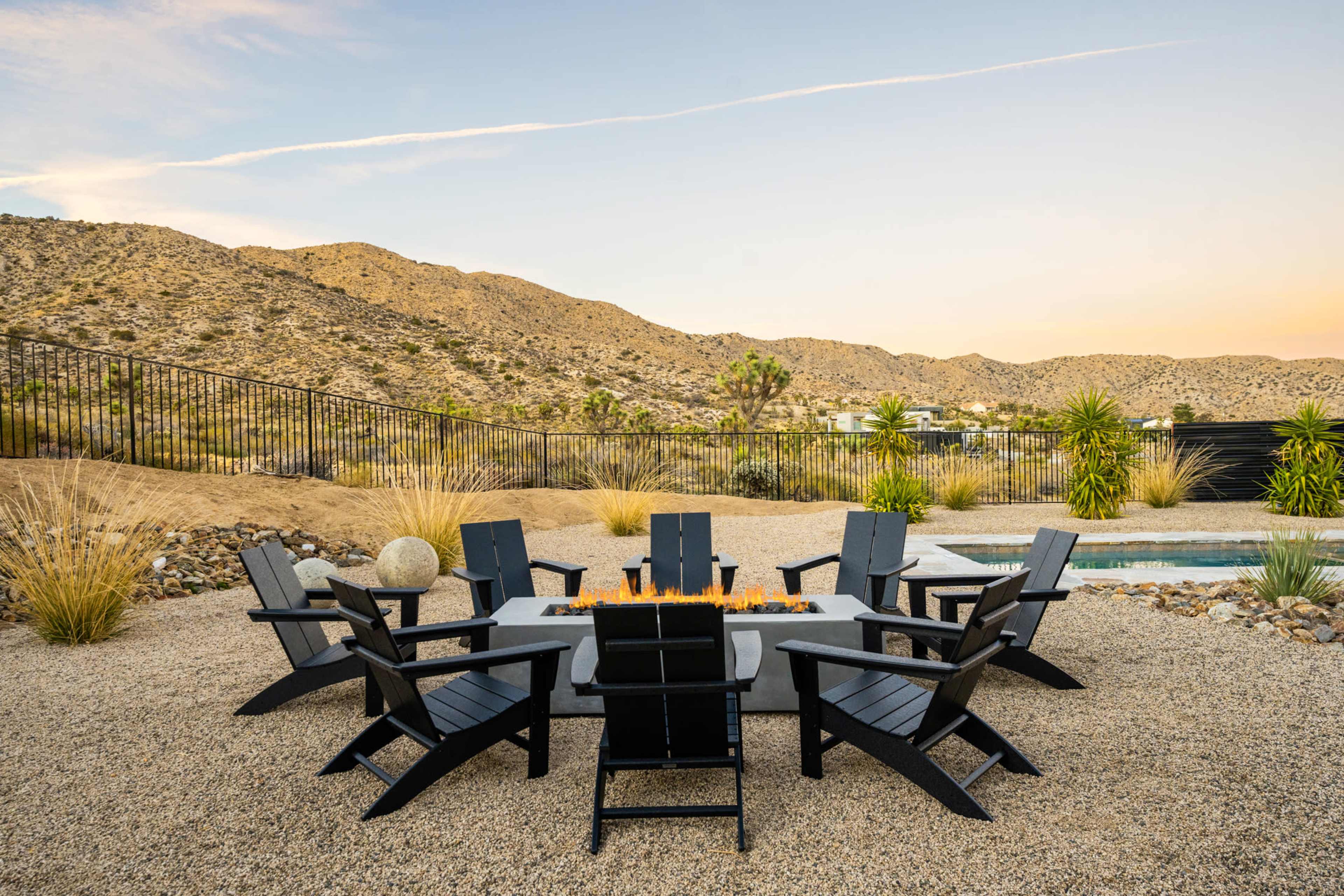 Stardust Luxe – A stylish luxury retreat in Yucca Valley with breathtaking views. Image in Yucca Valley, Yucca Valley, CA