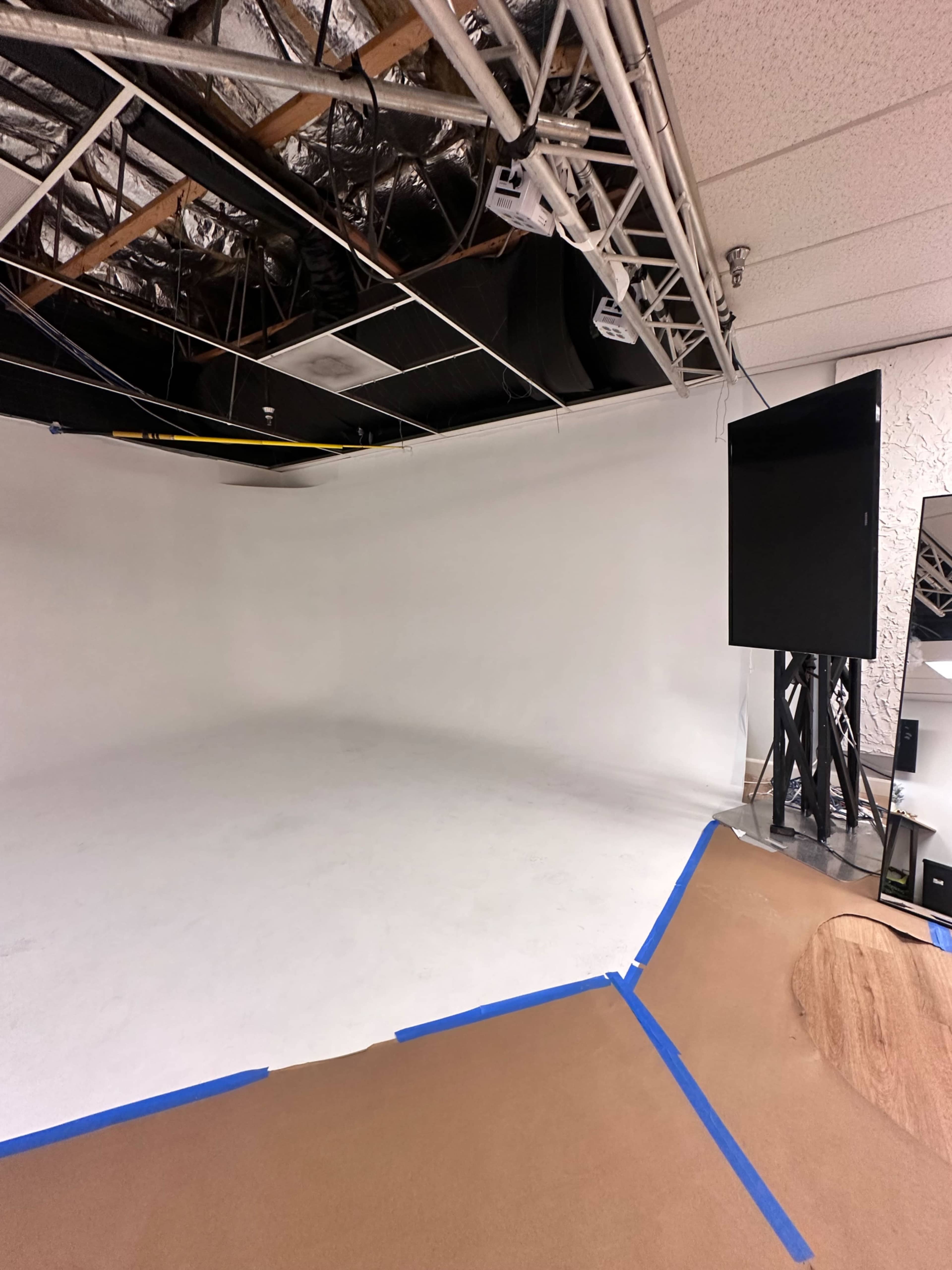 A Bright & Versatile Social Media Studio Image in Santa Fe Springs, Santa Fe Springs, CA