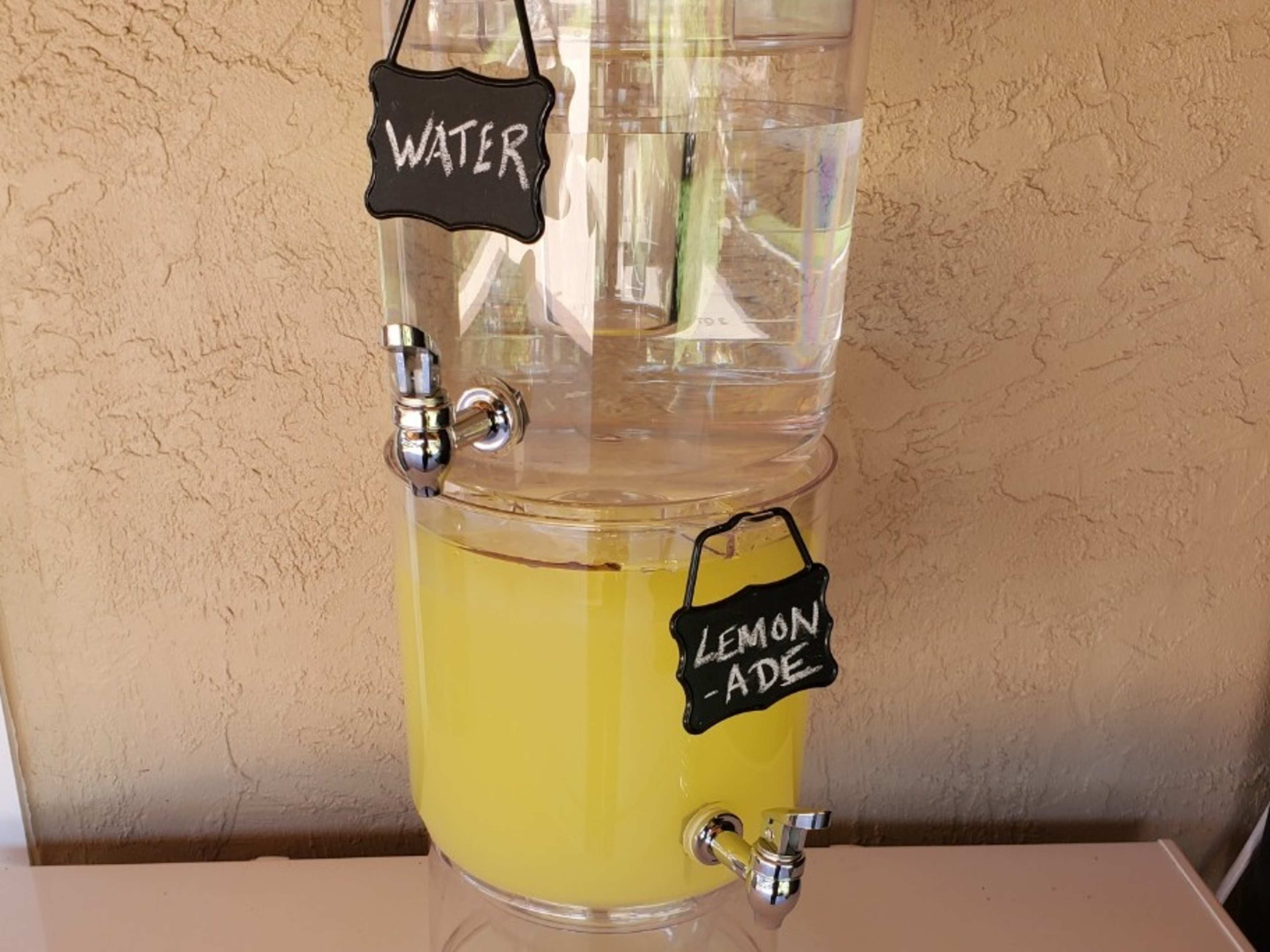 1.75 Gallon Drink Dispensers