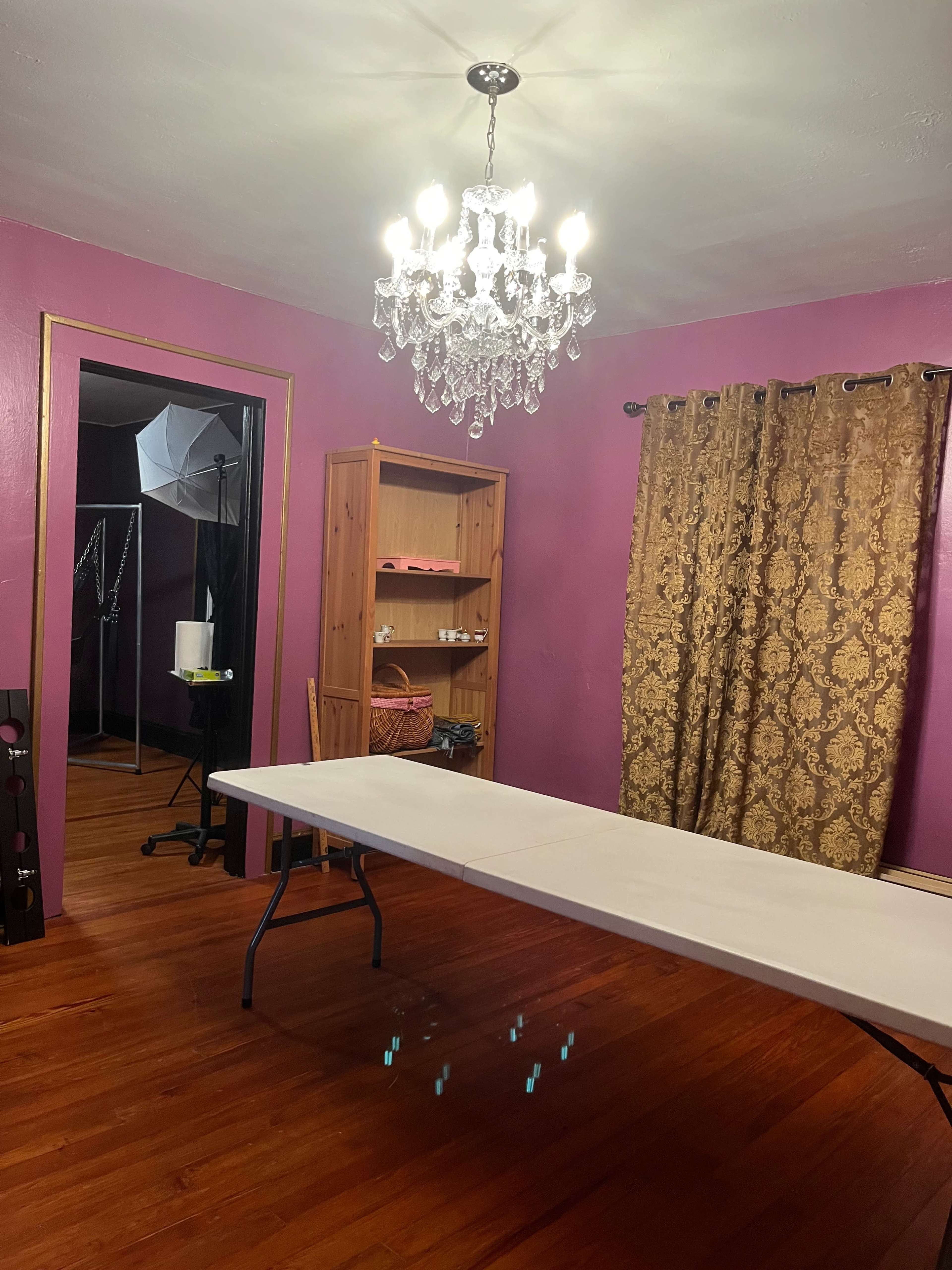 Kinky Content House and Photo Studio Image in Lindridge-Martin Manor, Atlanta, GA