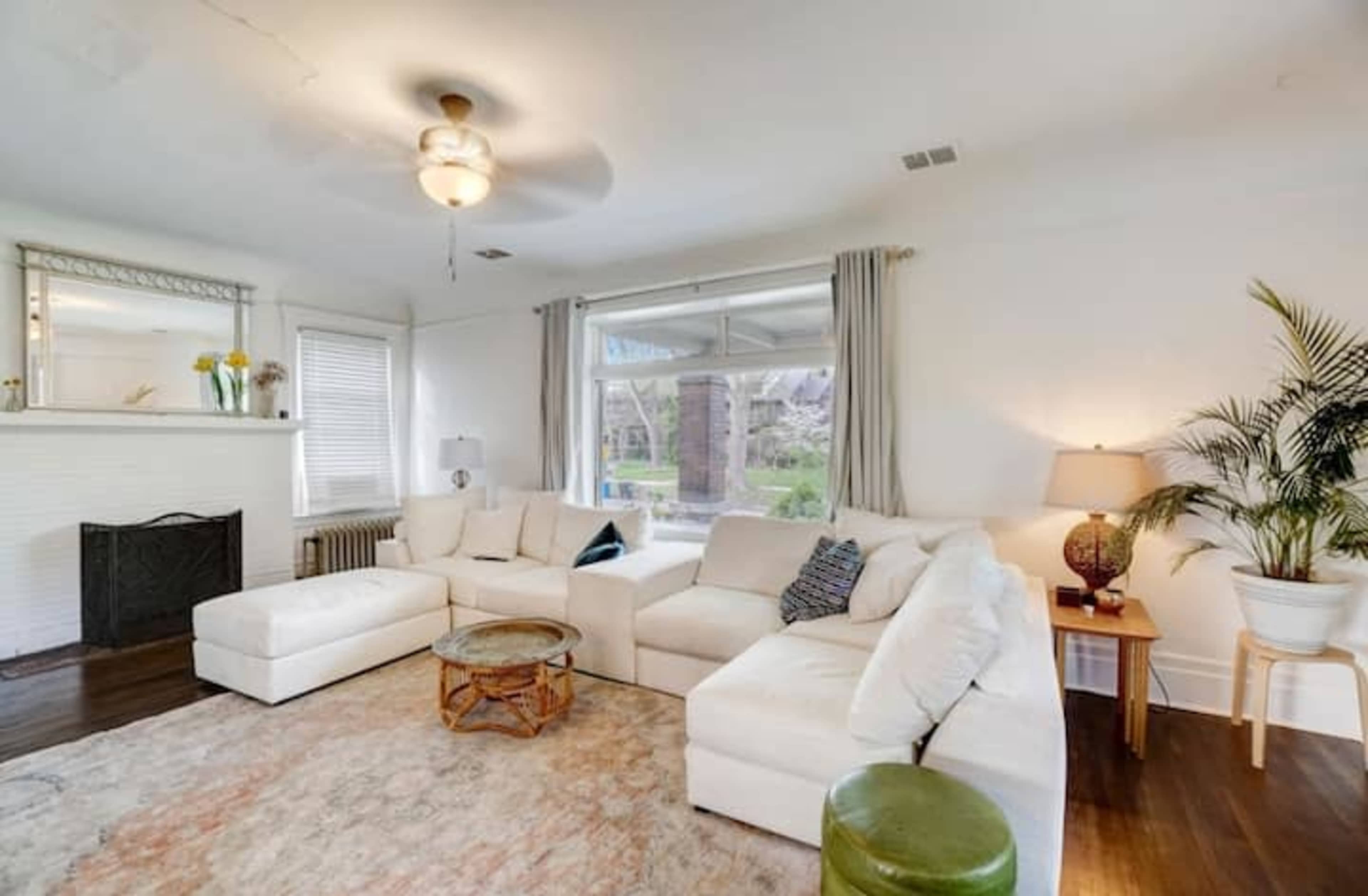 1910s spacious craftsman home with large porch and clean interior | Downtown Detroit Image in Central Southwest, Detroit, FM