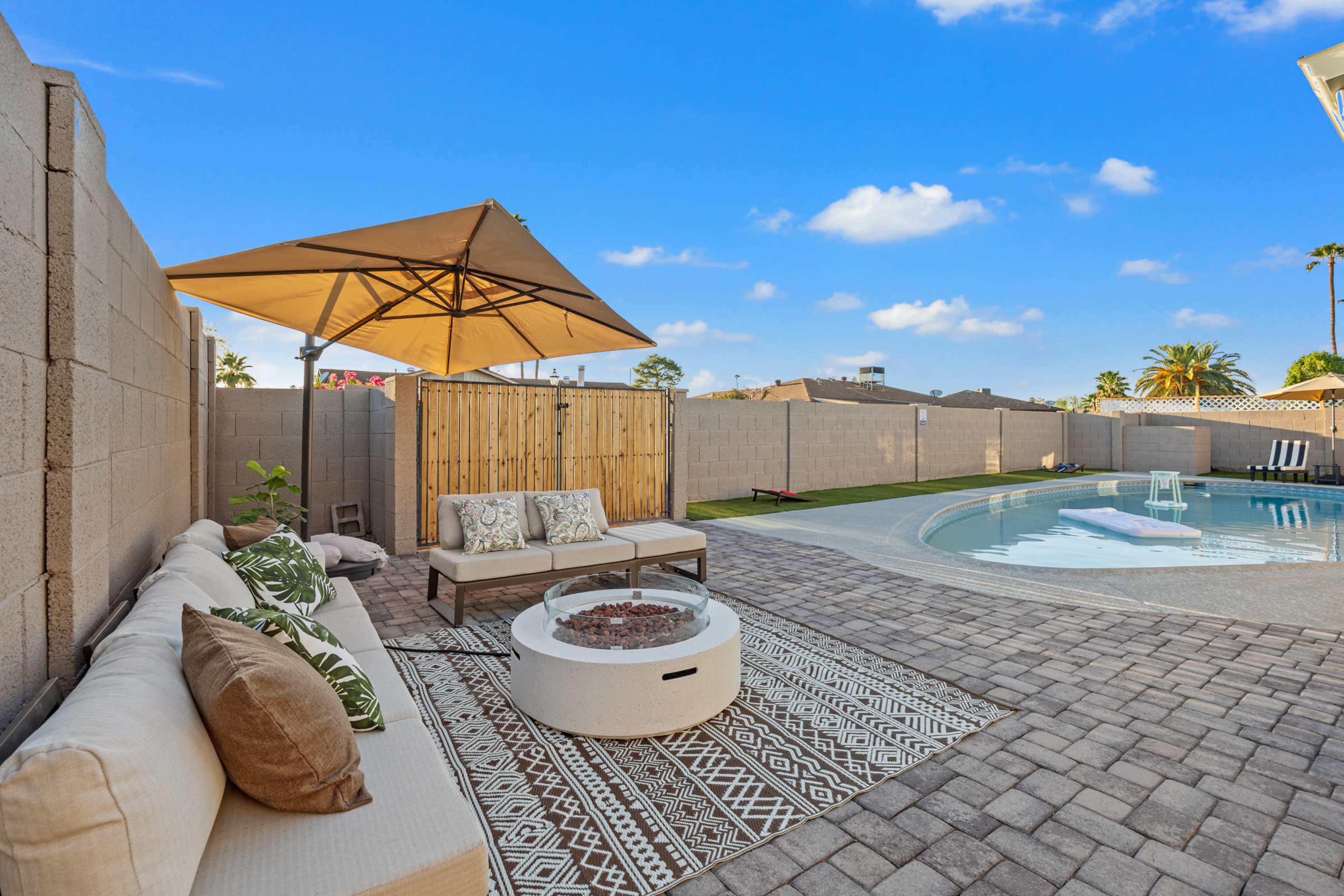 Tempe Modern Home for Meetings & Productions | Bright Interiors, Large Backyard, Pool & Hot Tub Image in South Tempe, Tempe, AZ