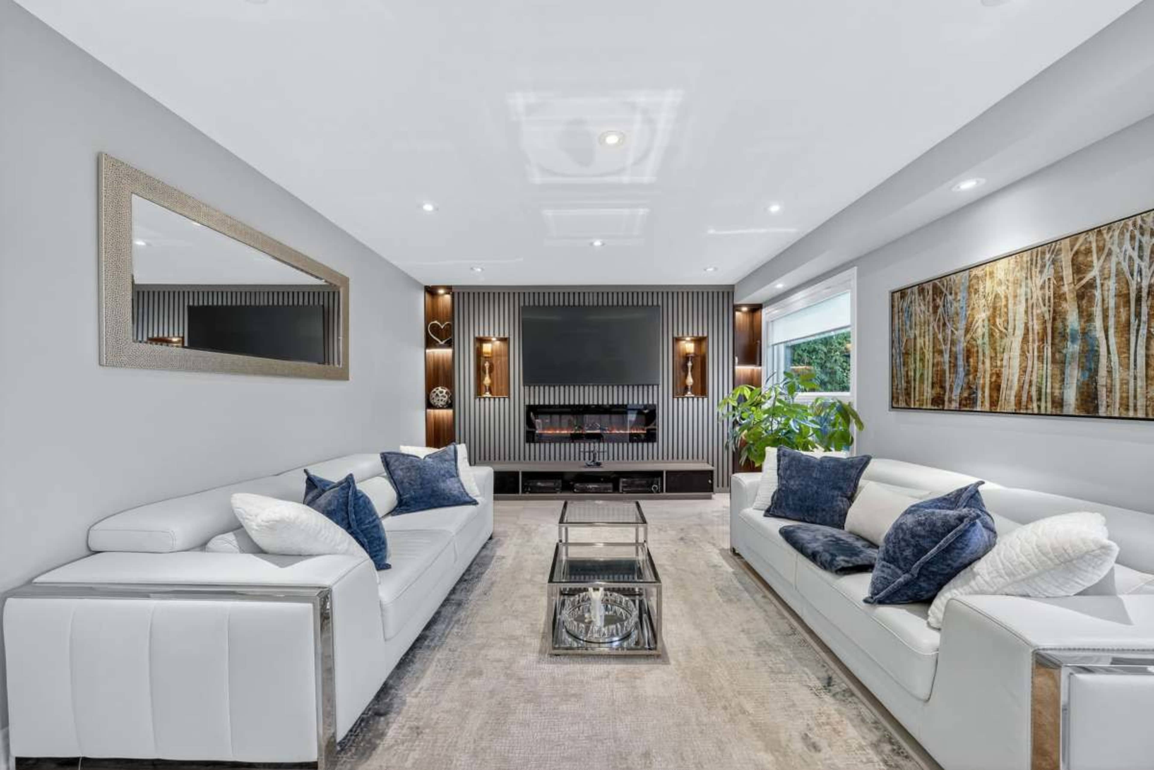 Cinematic Family Estate with Private Pool Image in Newmarket, Toronto, ON