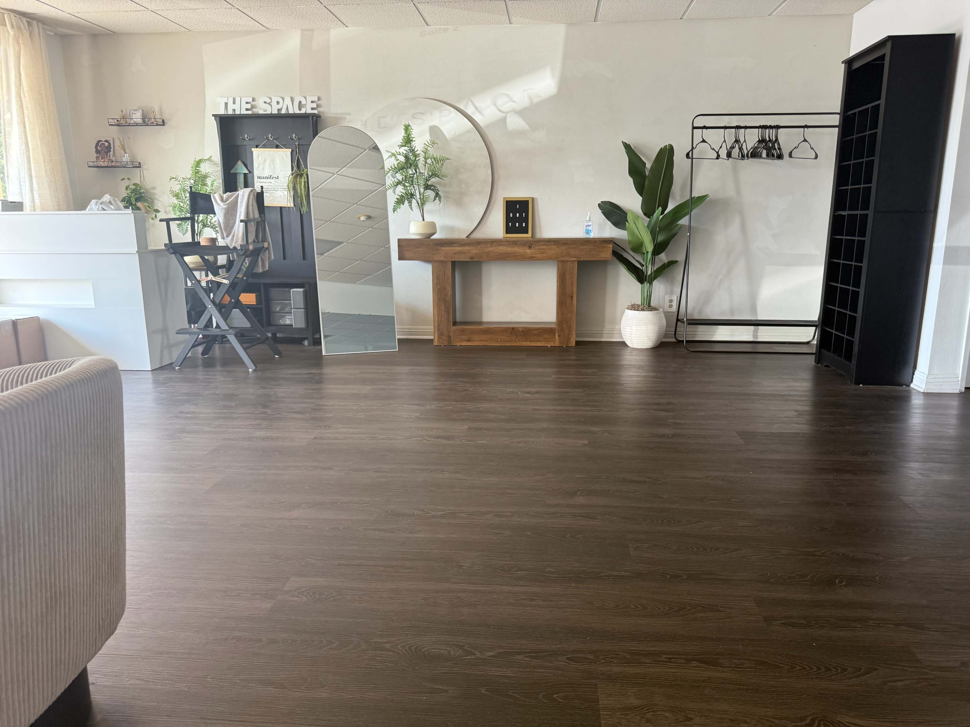 Modern Minimalist Studio for  Seminars, WorkShops, Trainings, Wellness Classes, Content Creation & More Image in La Sierra, Riverside, CA