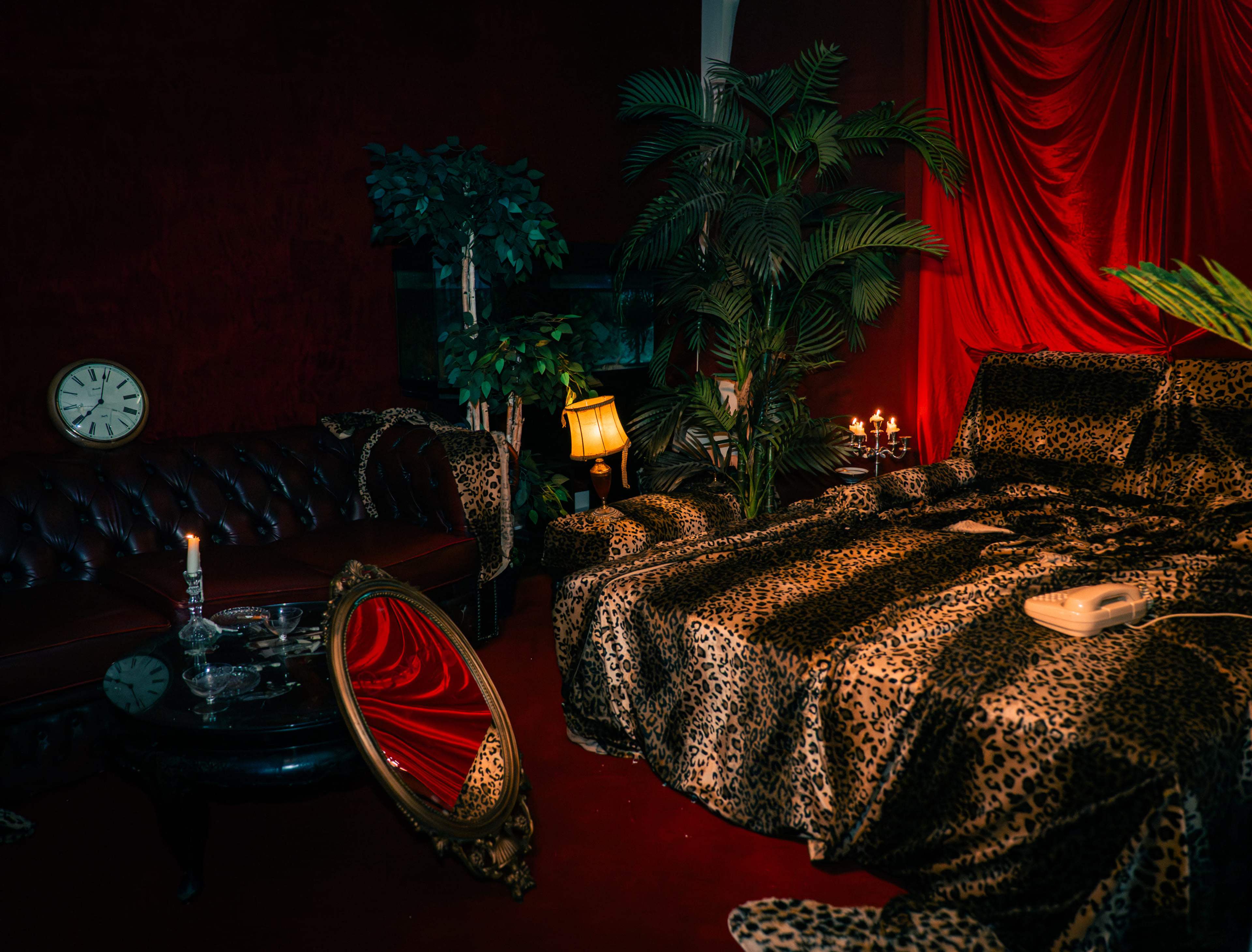 Studio à décor modulable (Cyclo/Hangar/Salon vintage/Coiffeur Afro/70 orange/Chambre rouge) Image in , Villejuif