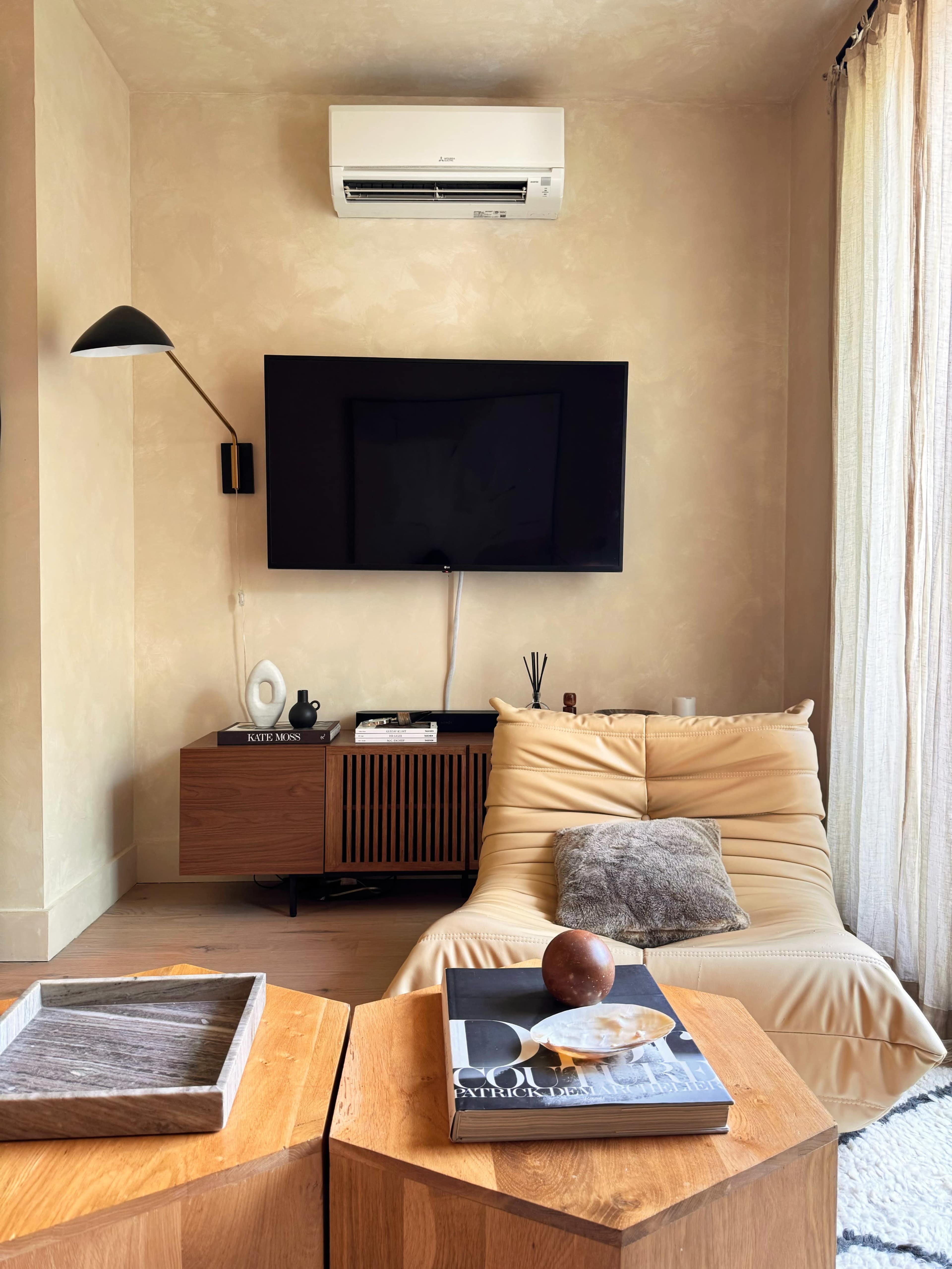 Cosy Mid Century Modern Apartment Home Image in Crown Heights, Brooklyn, NY