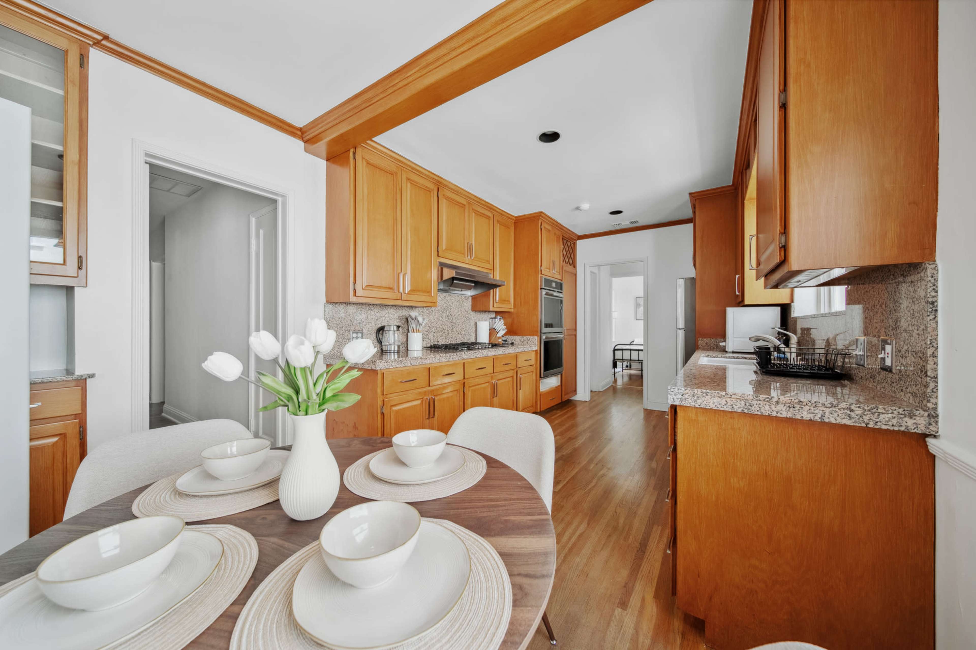 Aesthetic 4BR Home Minutes from UCLA Campus Image in Westwood, Los Angeles, CA