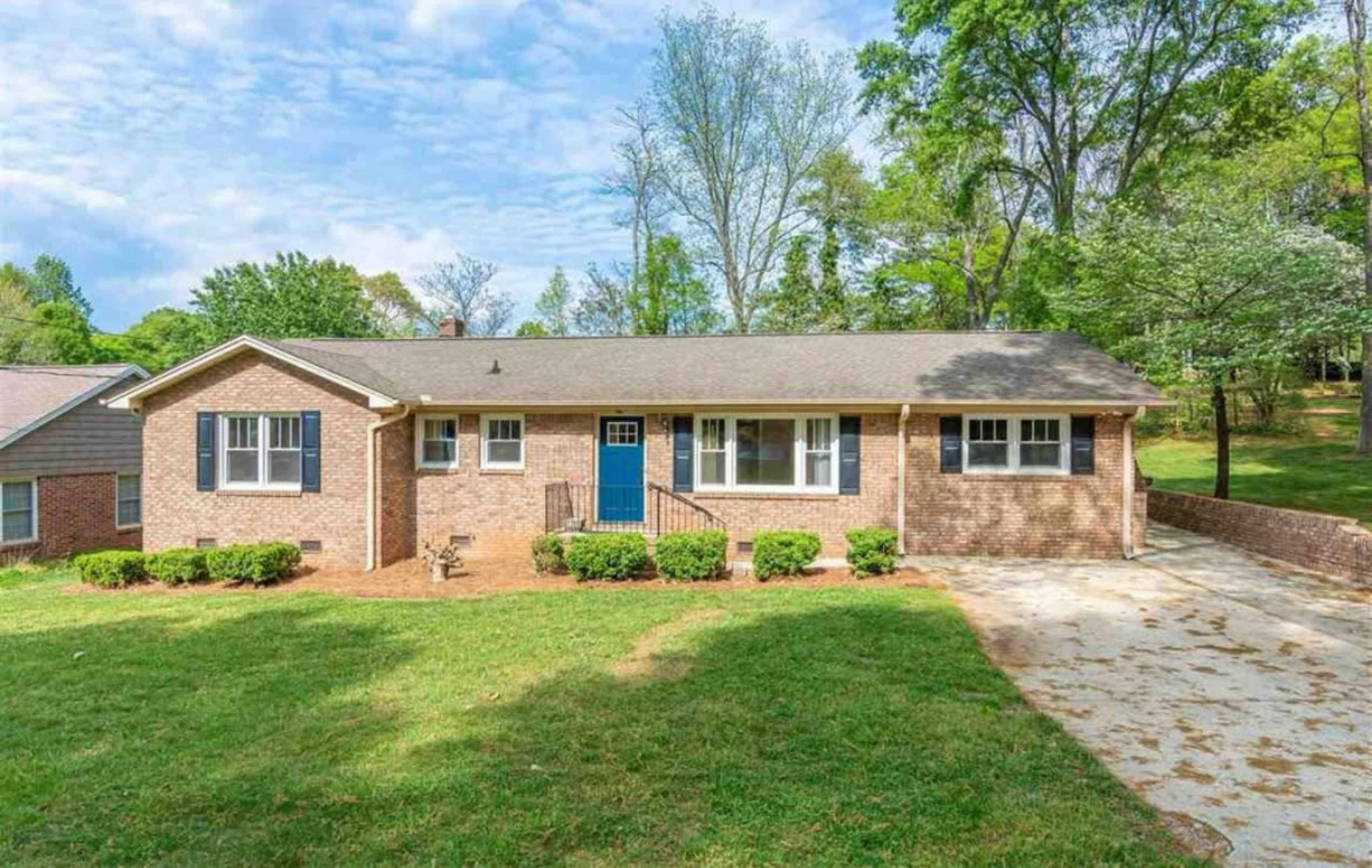 Cozy Light-Filled Home Near Downtown with Spacious Backyard Image in Greenville, Greenville, SC