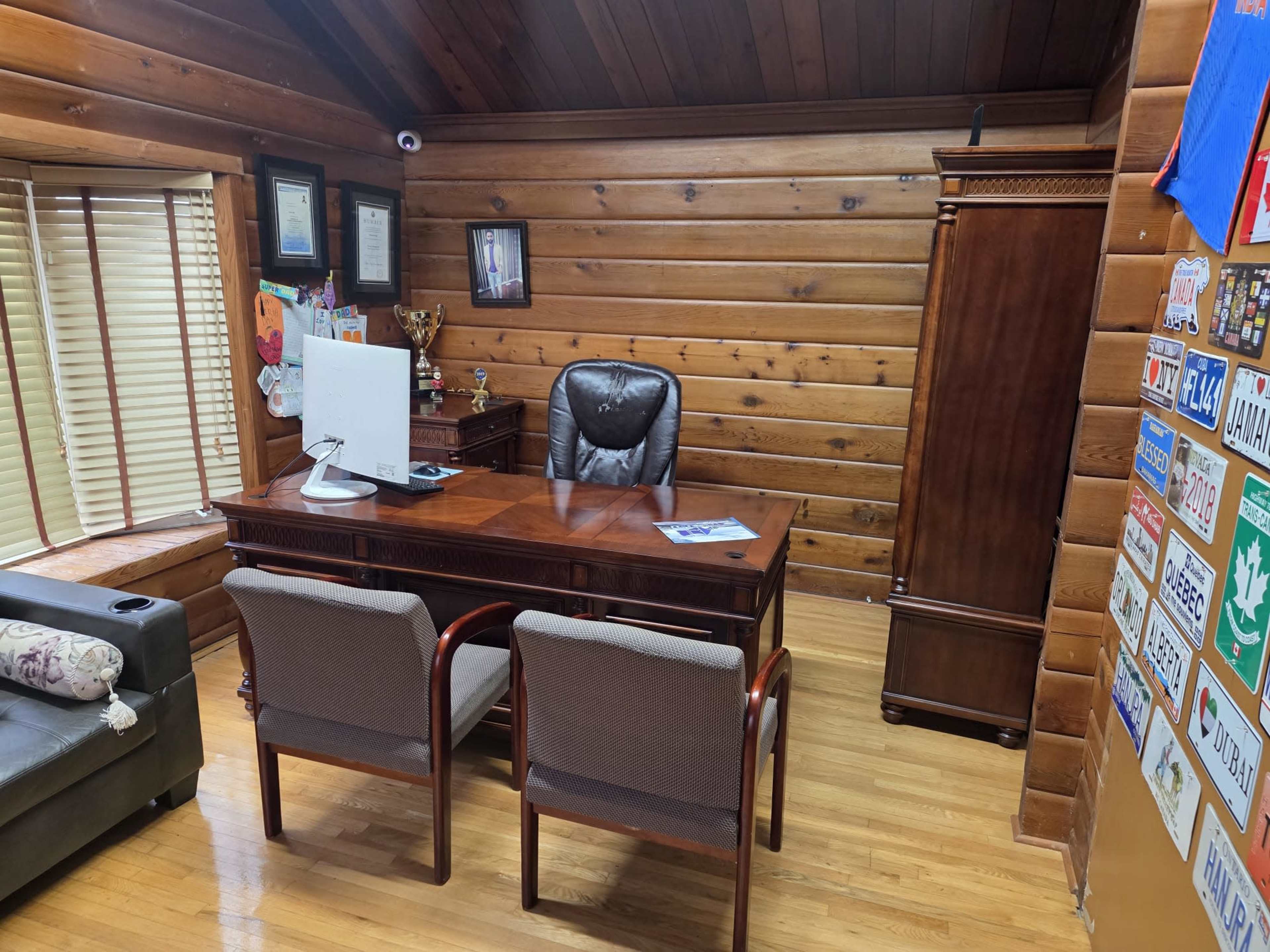 Log house with office set up Image in Caledon, Caledon, ON