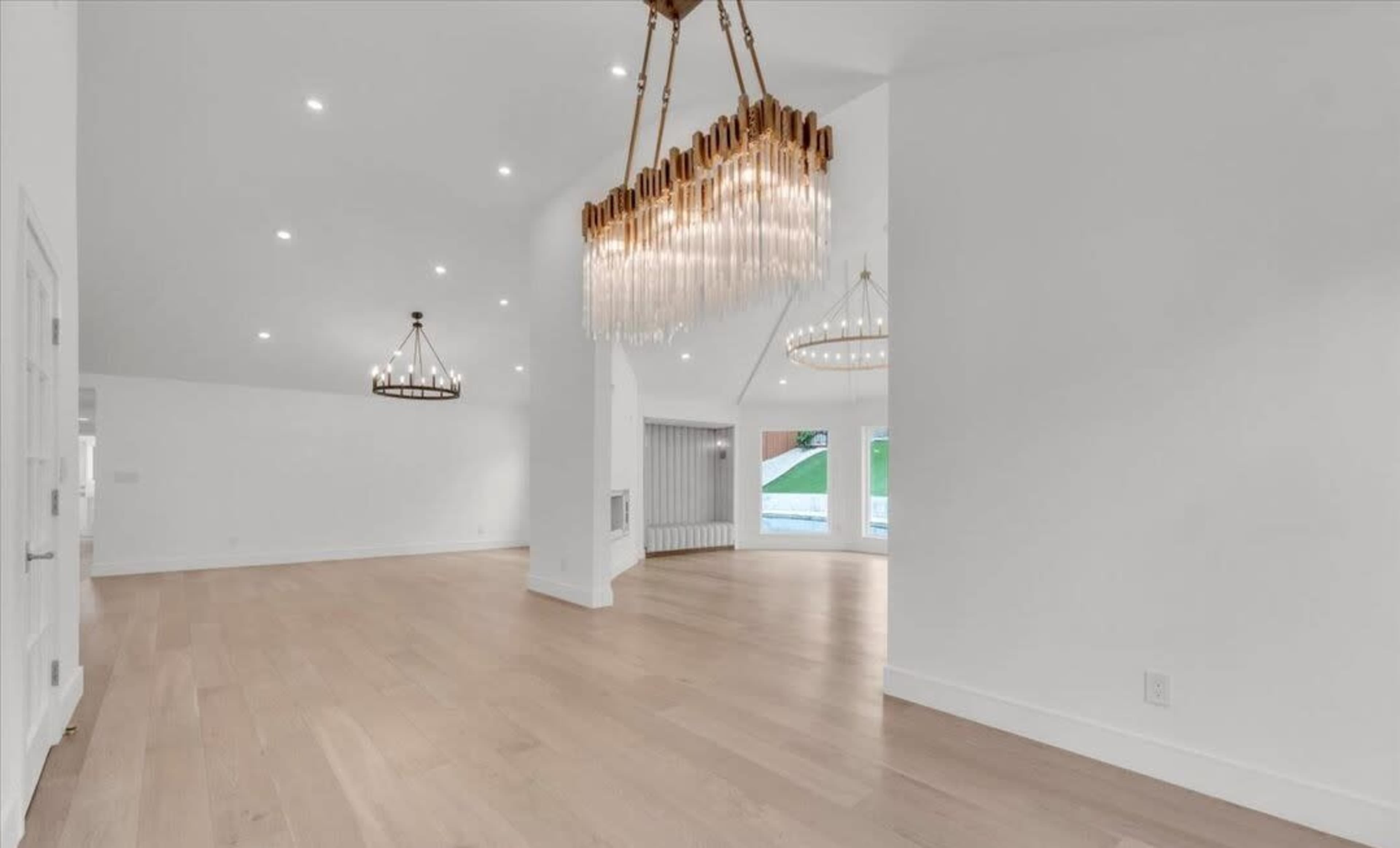 Contemporary Home w/ Pool & Expansive Backyard Image in Woodland Hills, Los Angeles, CA