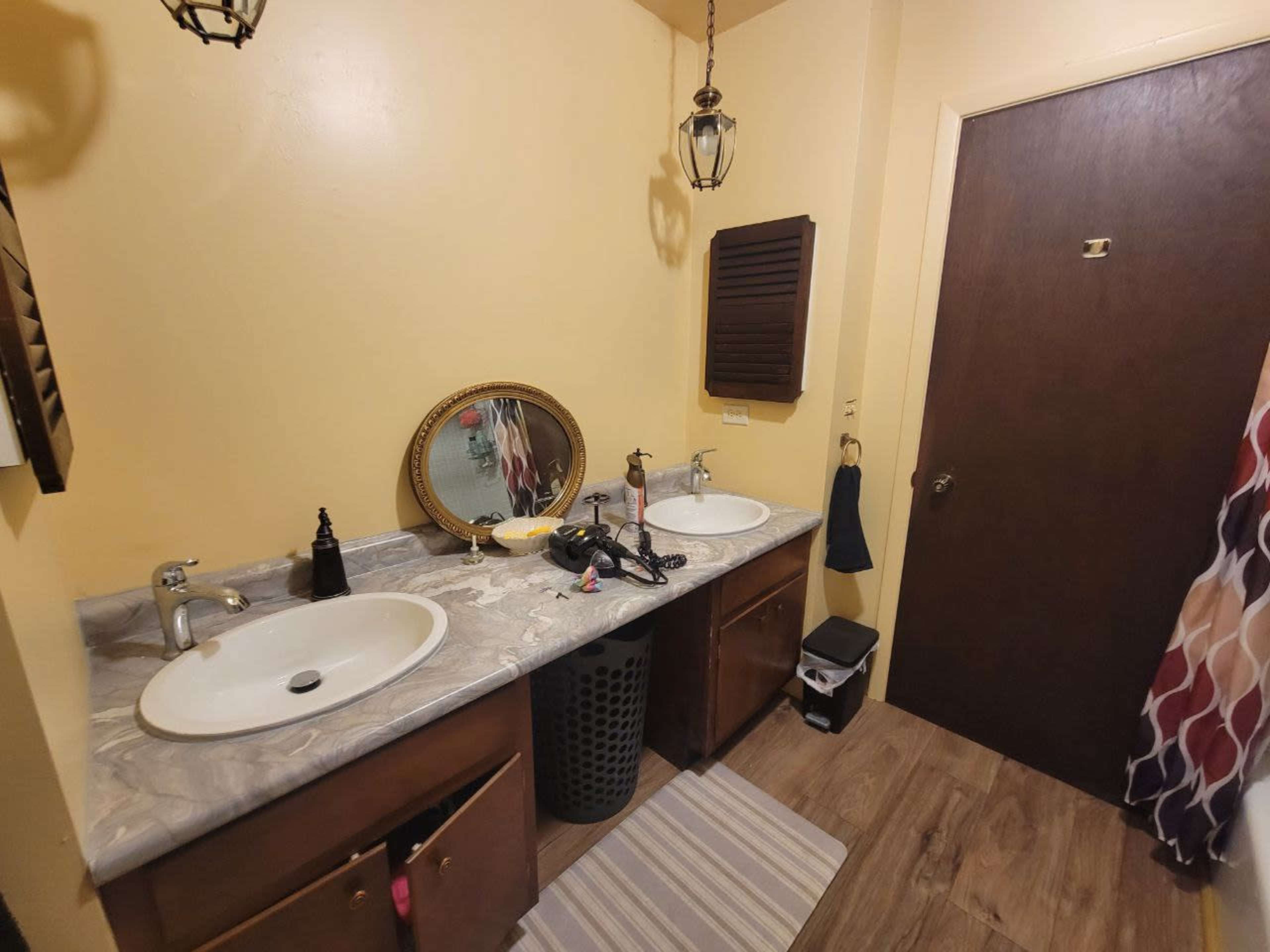 Spacious Vintage Home with Forest Backyard by the River – Ideal for Events & Shoots Image in Maine Township, Des Plaines, IL
