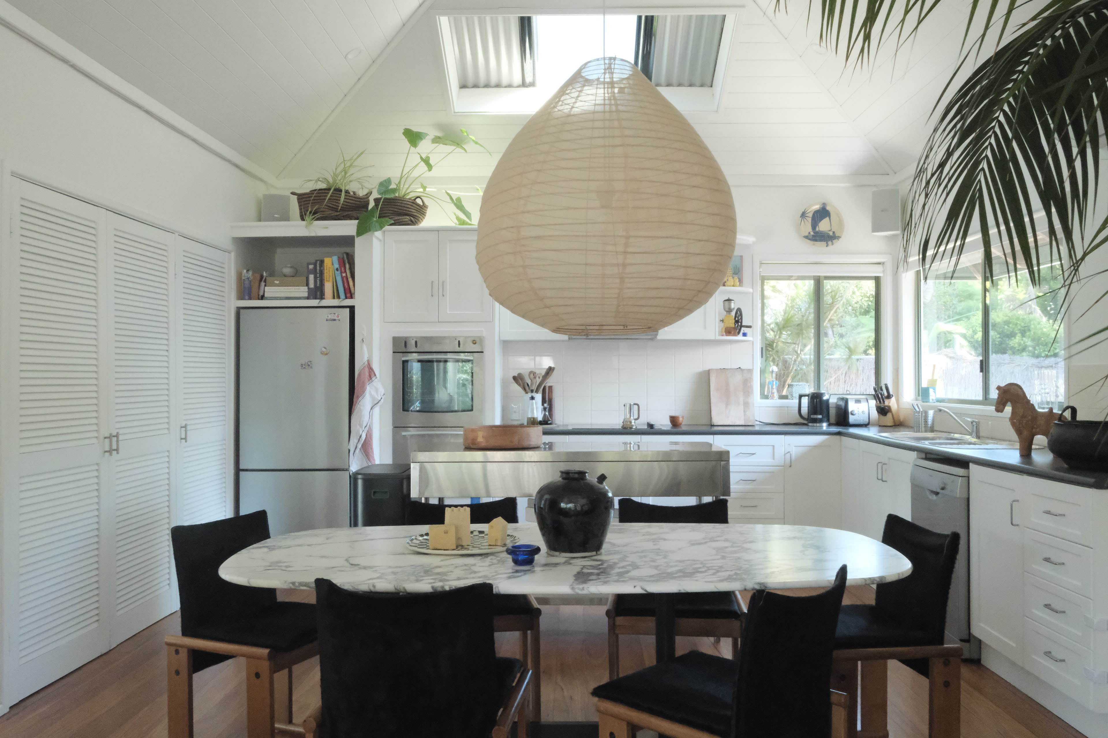 Light-Filled Coastal Home with Tropical Garden Image in Suffolk Park, Suffolk Park, NSW