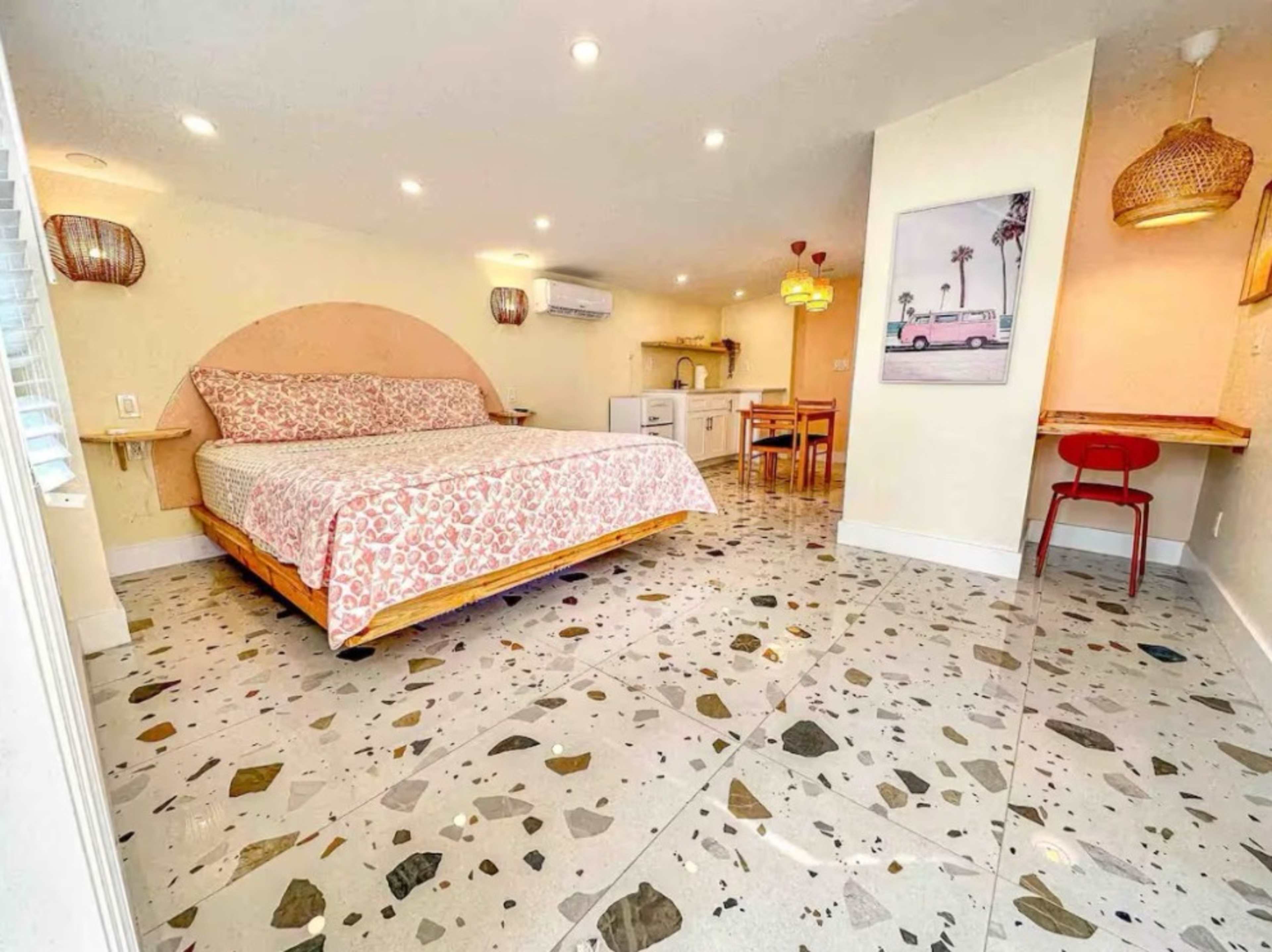 Inside Space with AC, bathroom, hot tub 