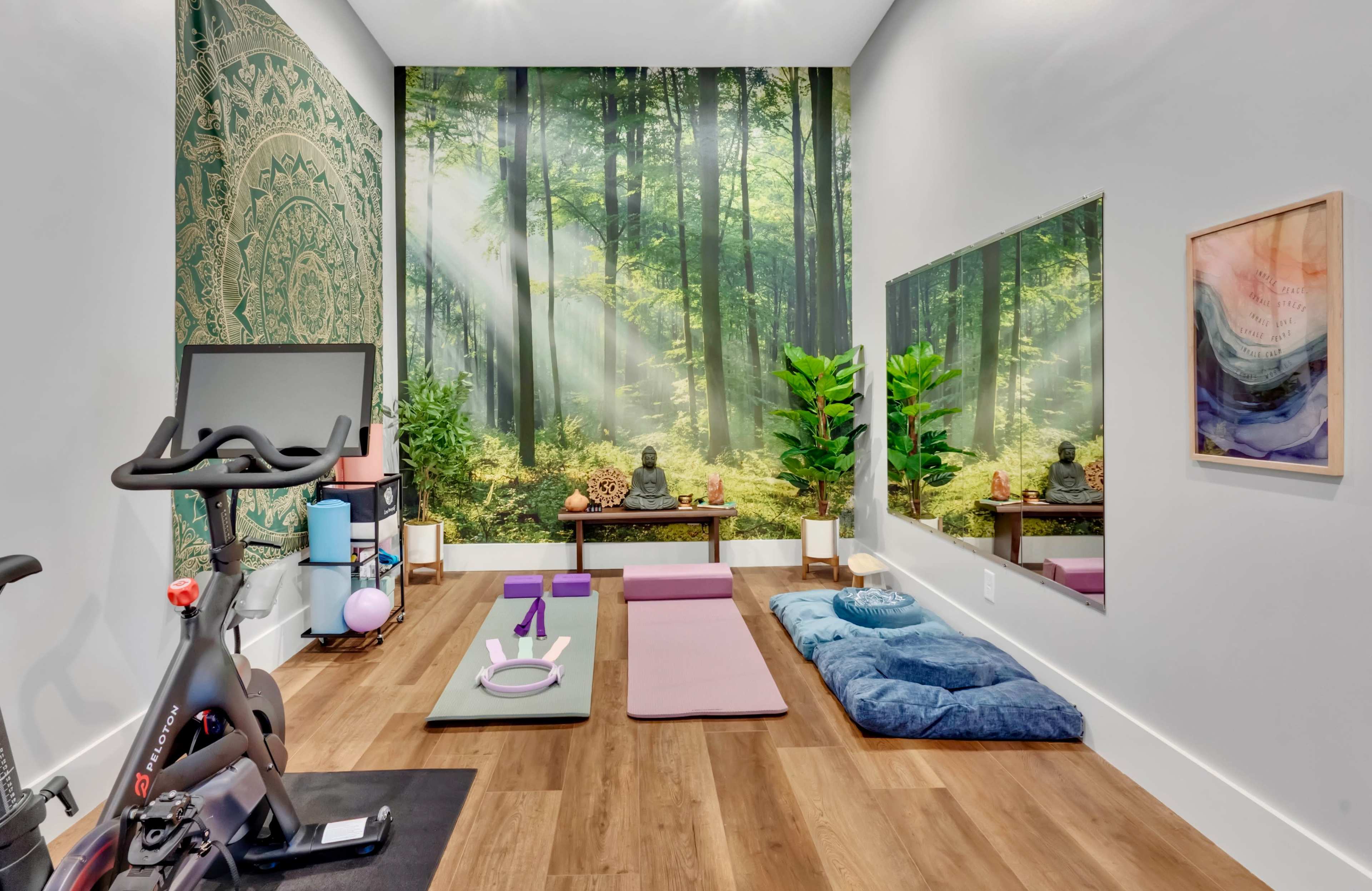 Peaceful lakeside wellness retreat - Hot tub, sauna, dock, yoga/meditation room Image in , Denver, NC