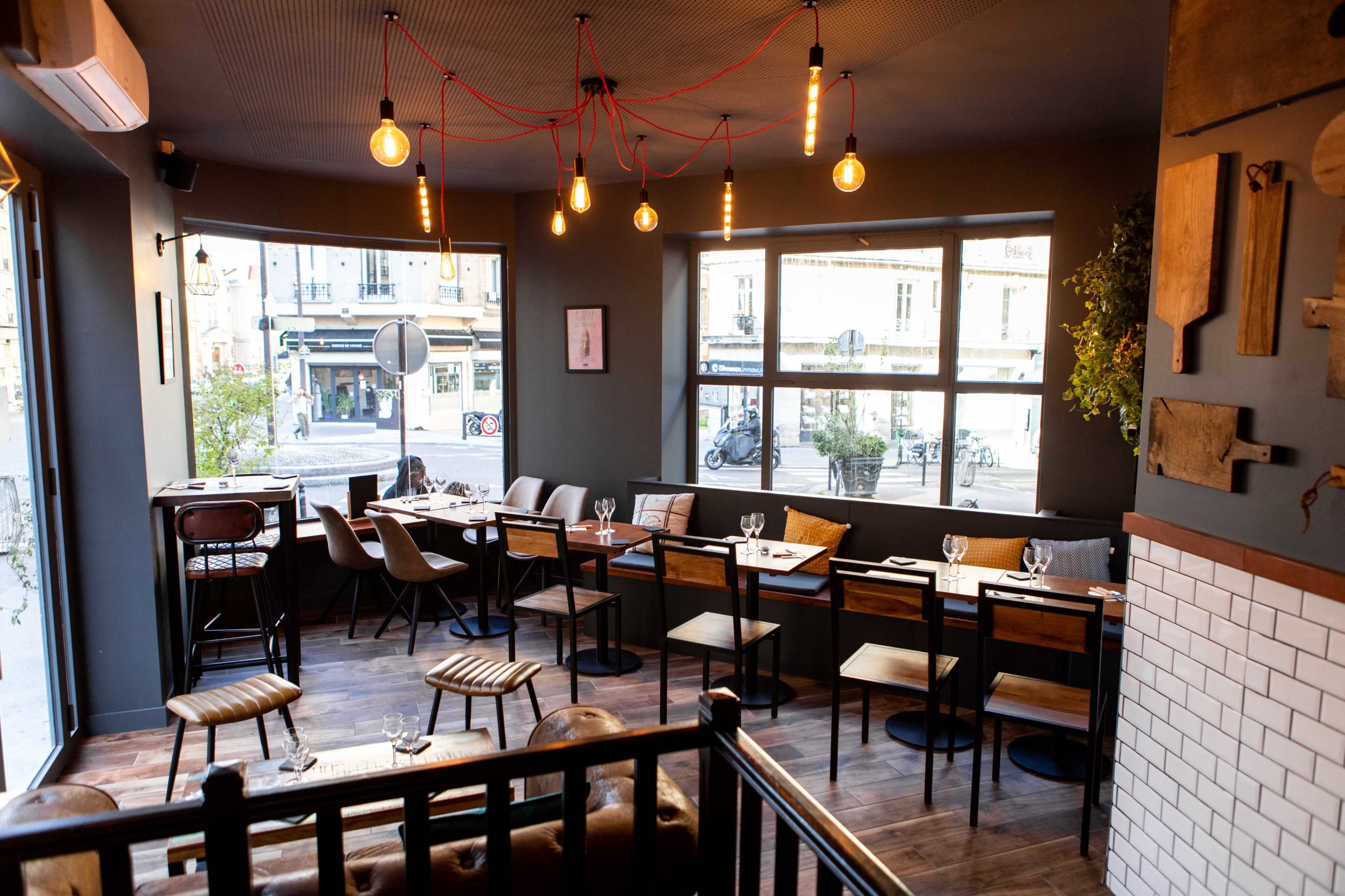 Restaurant industriel et convivial sur deux étages Image in Clignancourt, Paris