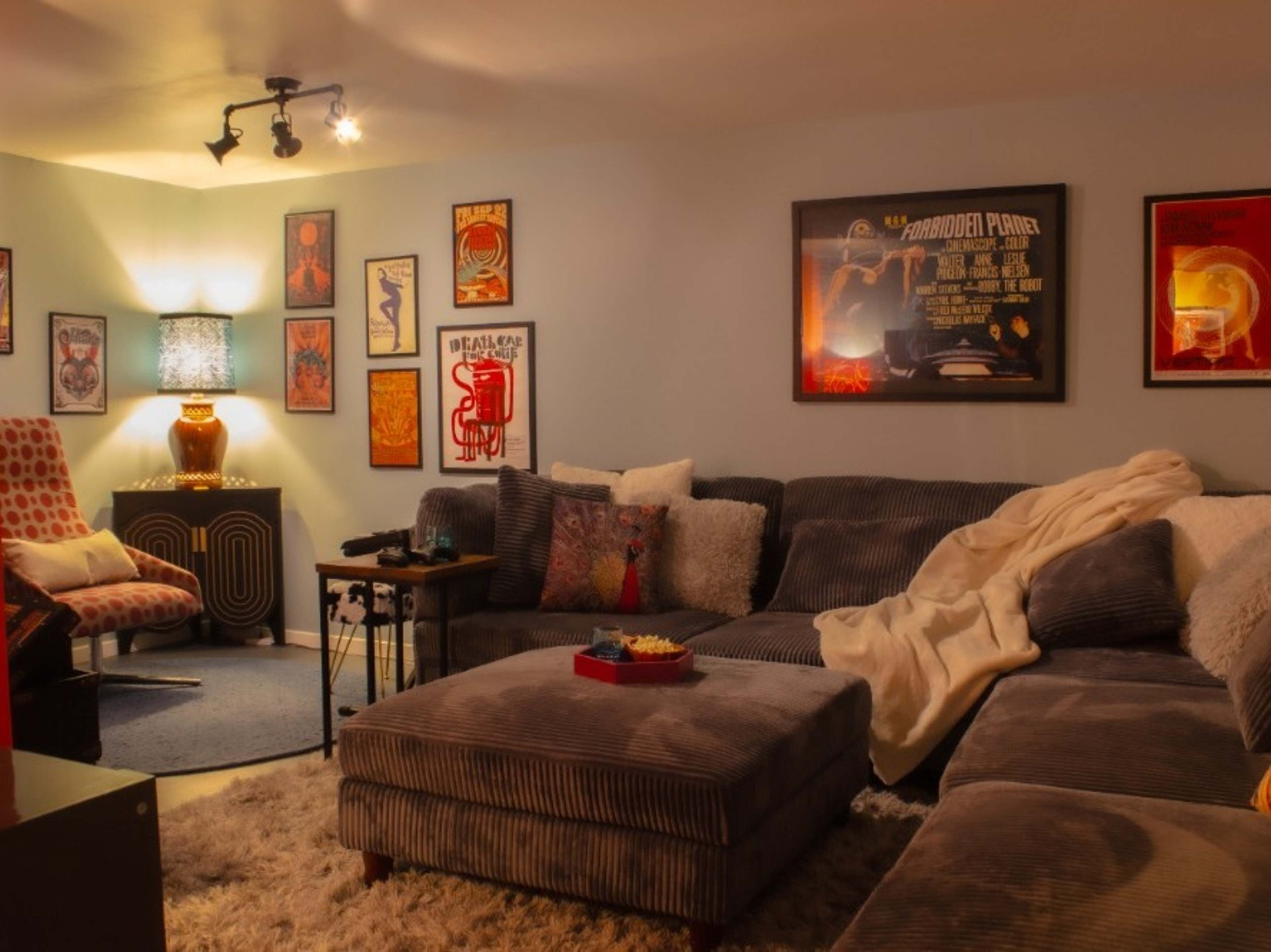 Lower Level Lounge & Green Room