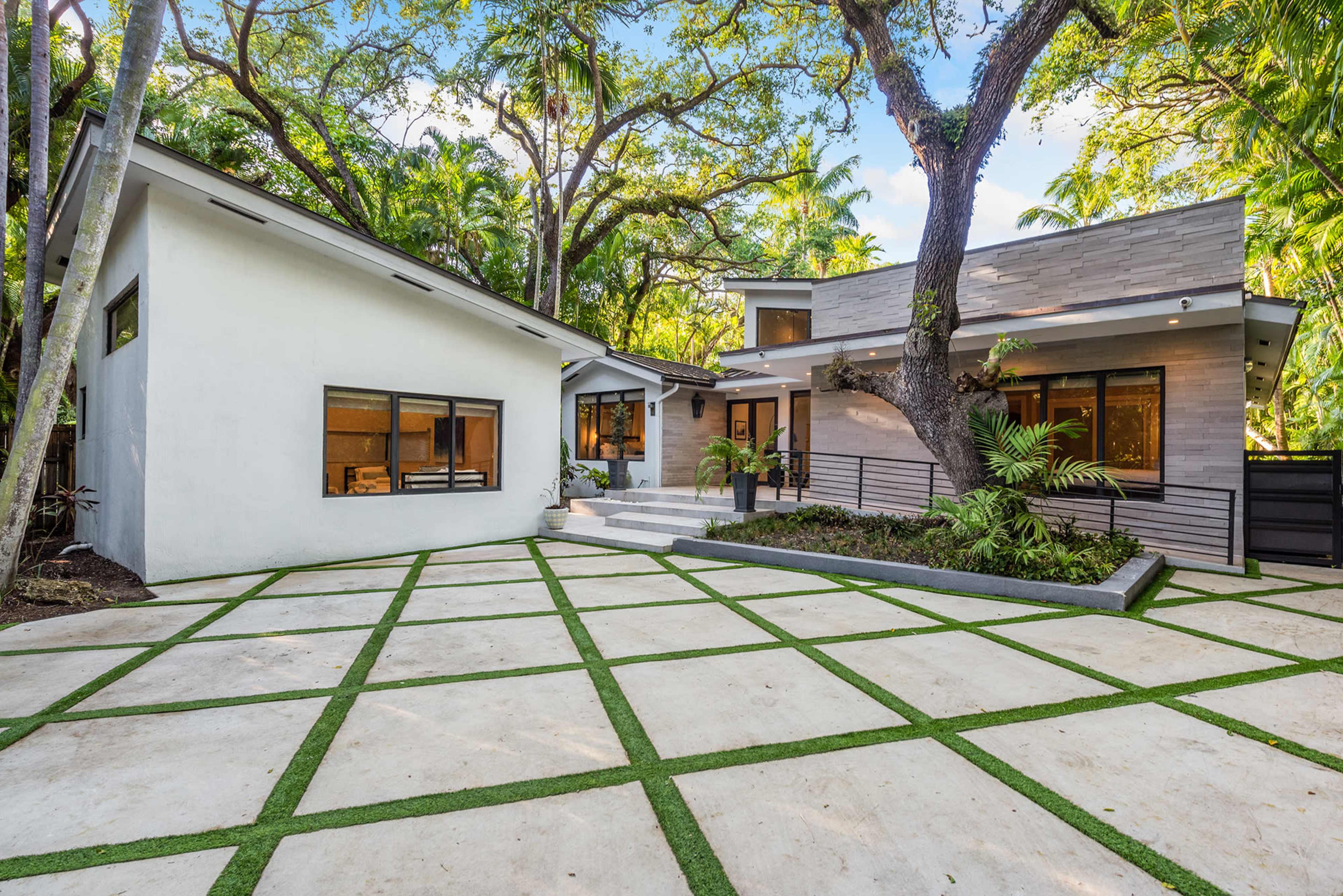 Solis Retreat Image in Coconut Grove, Miami, FL