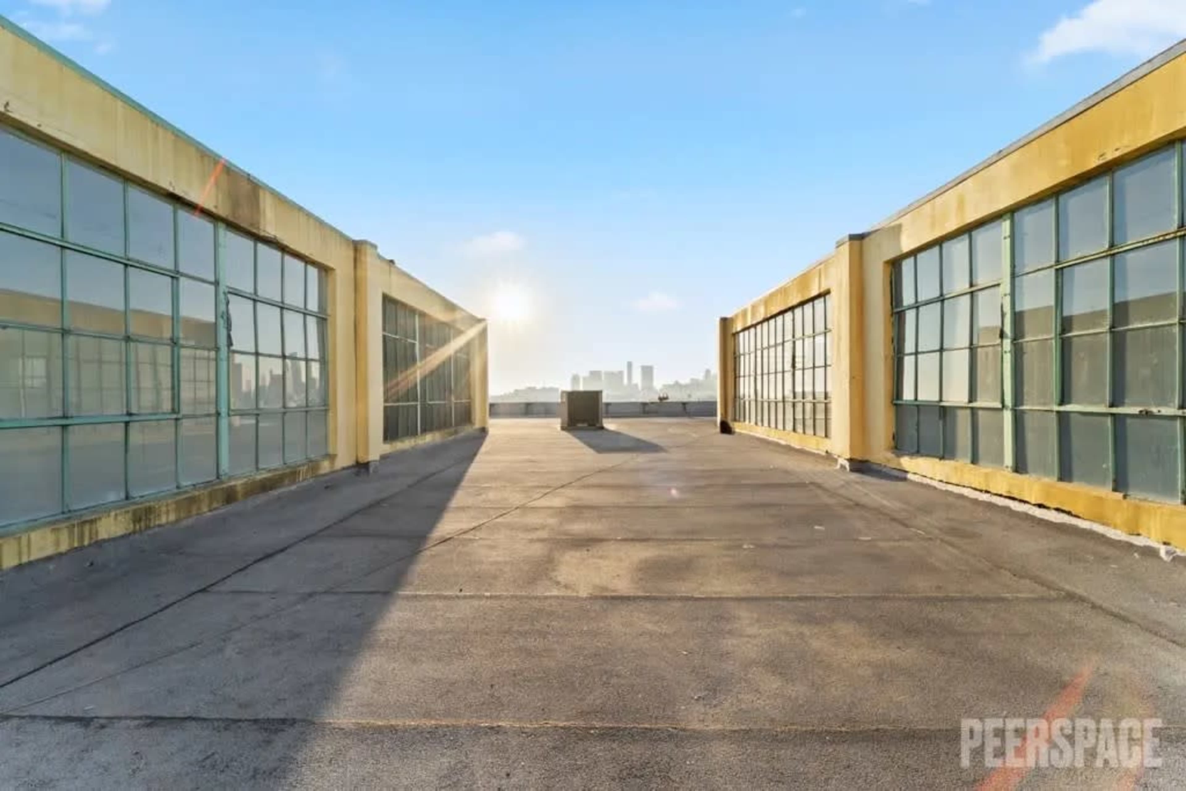 DTLA Photo Studio / Studio Space with 40ft of Natural Daylight Image in Central LA, Los Angeles, CA
