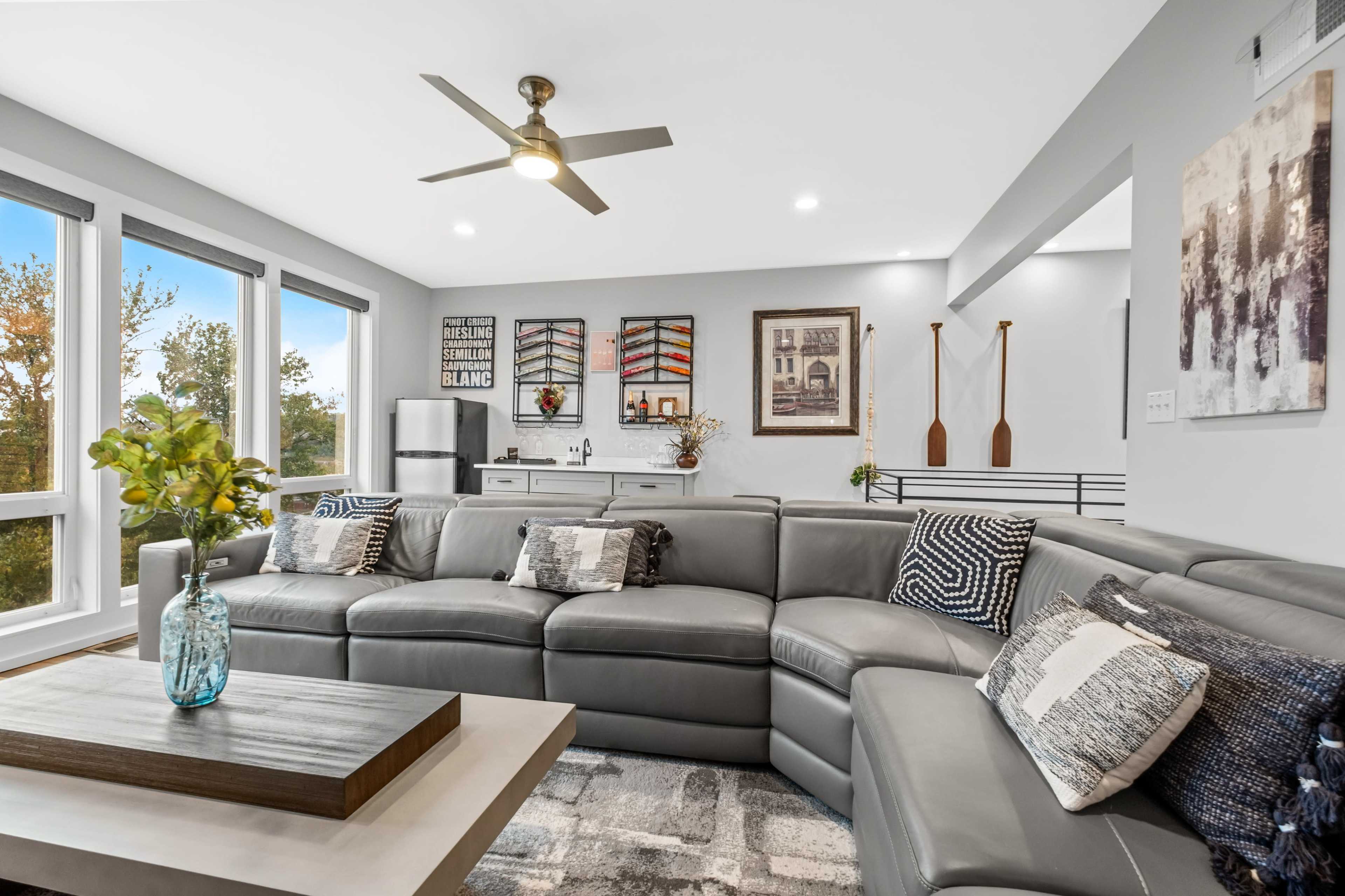 Modern, Near Downtown and Strip, BBQ, Jetted Tub Image in Polish Hill, Pittsburgh, PA